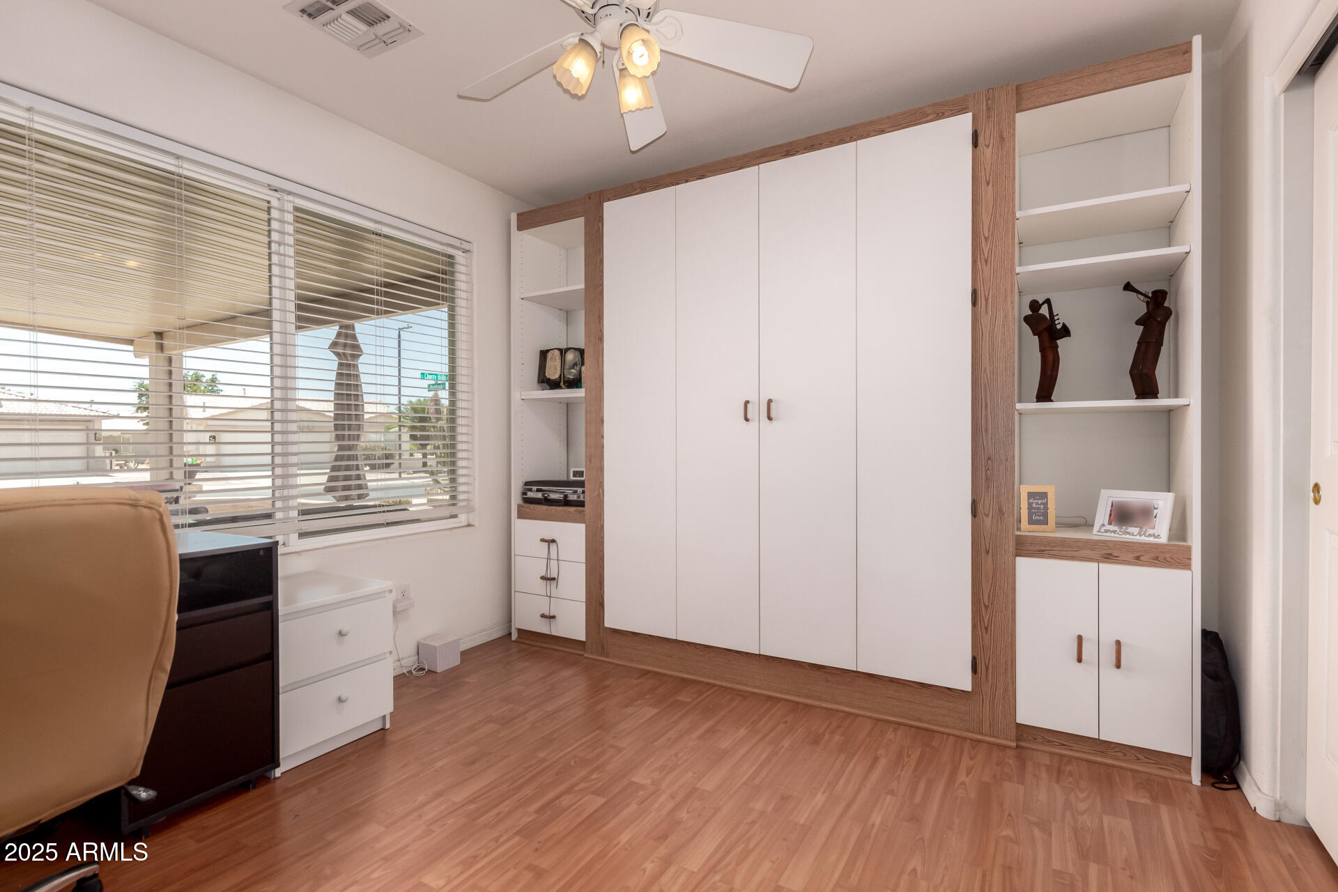 Listing images