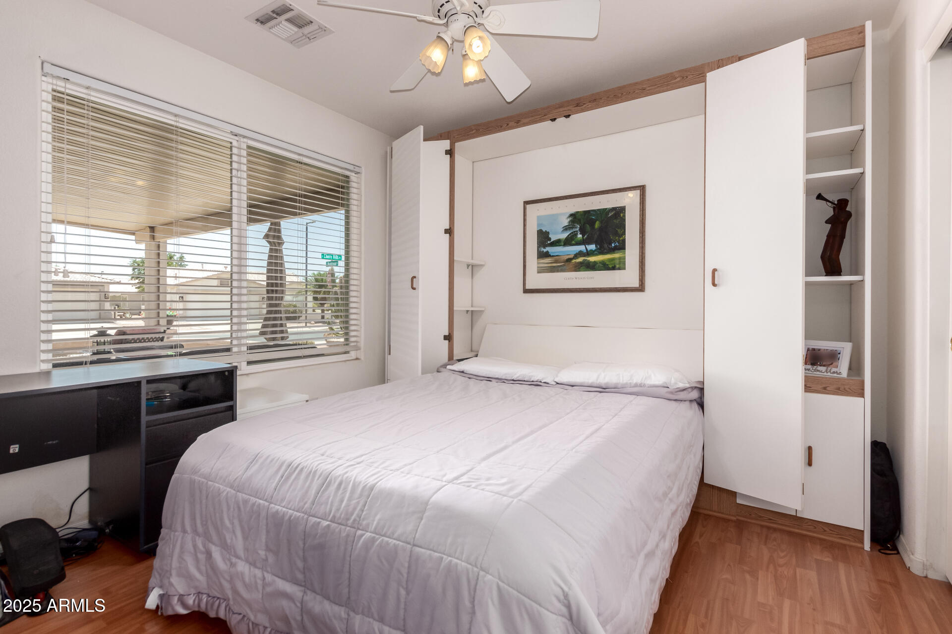 Listing images