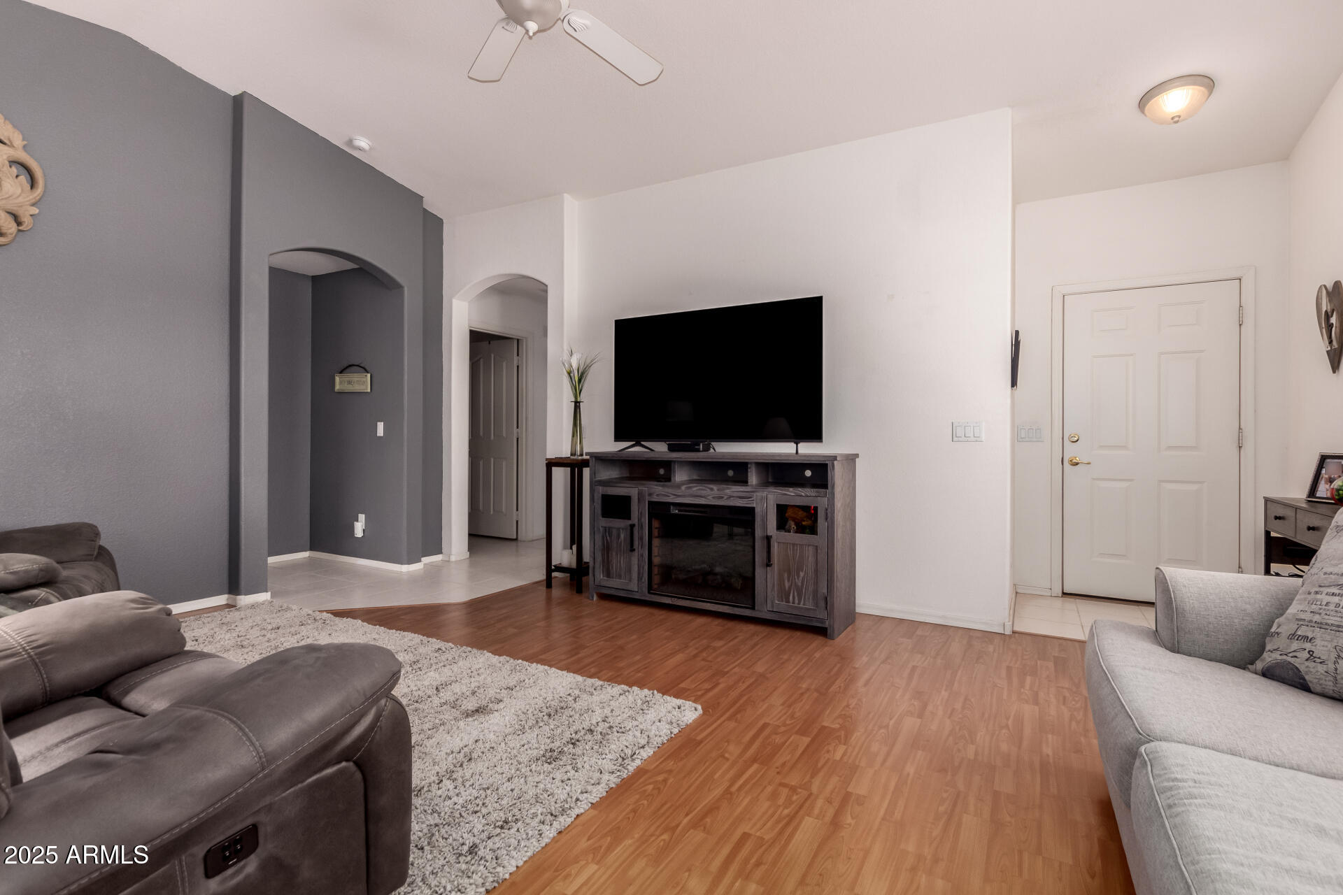 Listing images