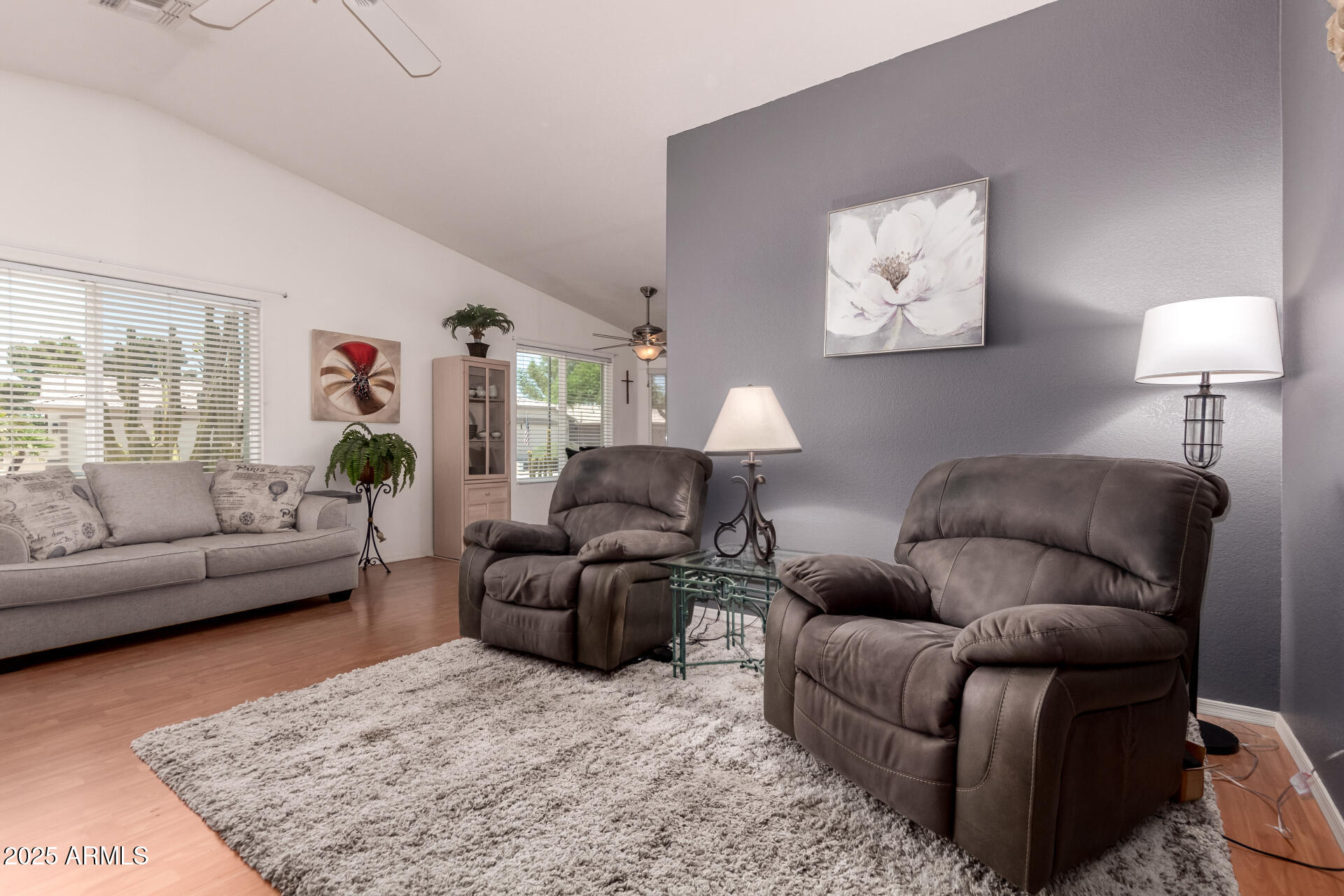 Listing images