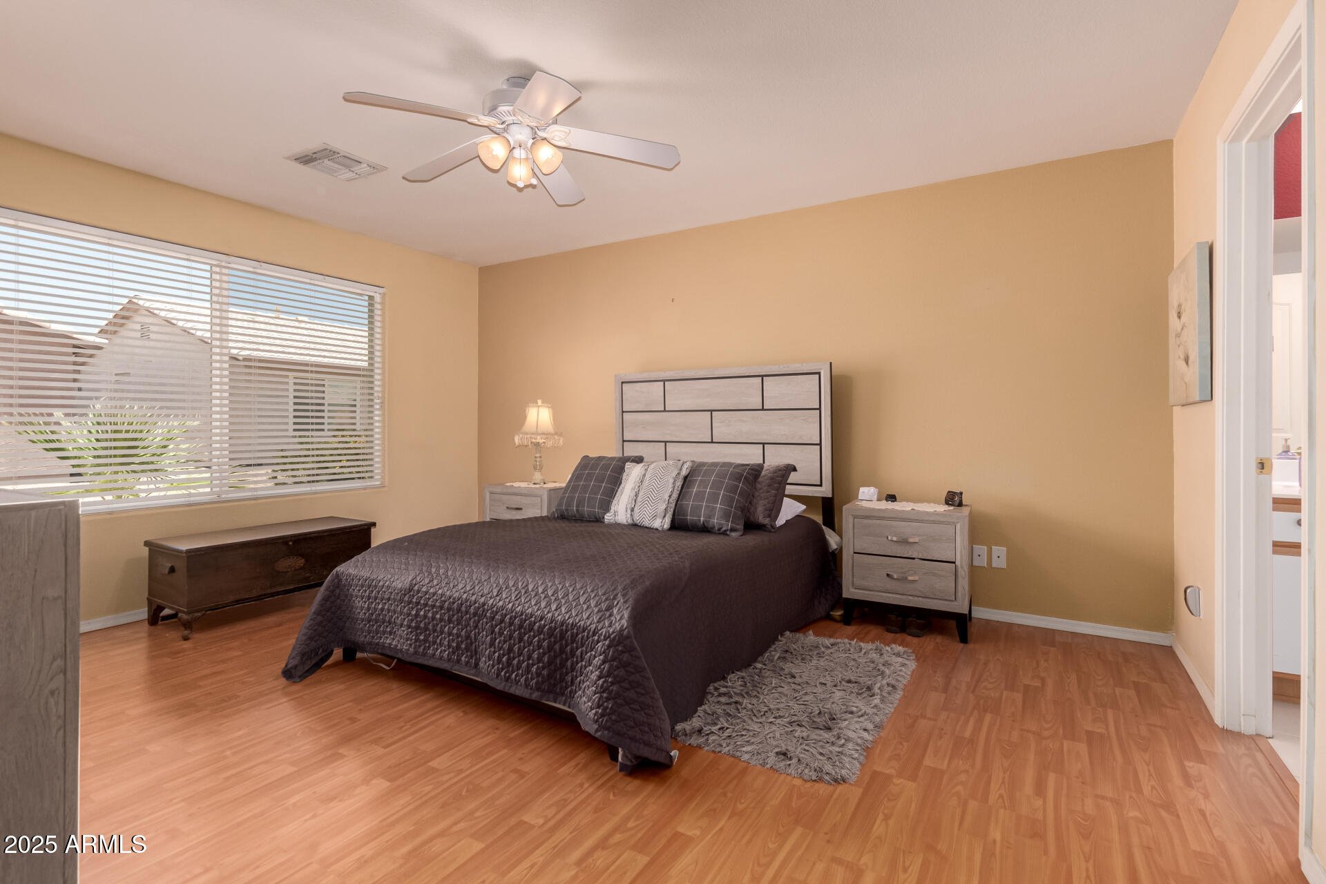 Listing images