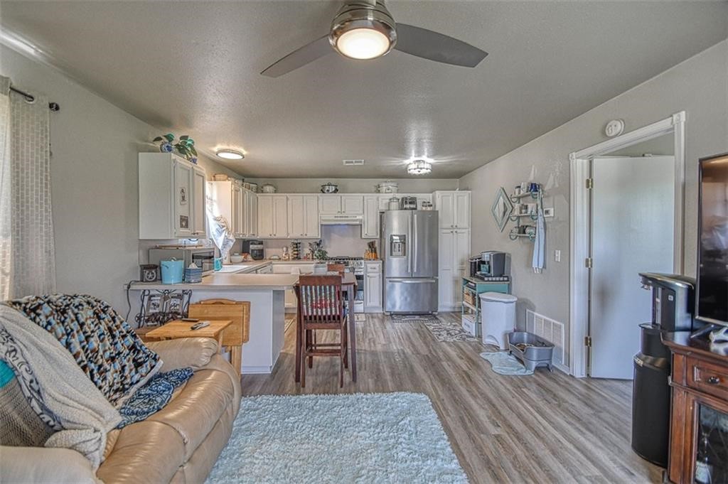 Listing images