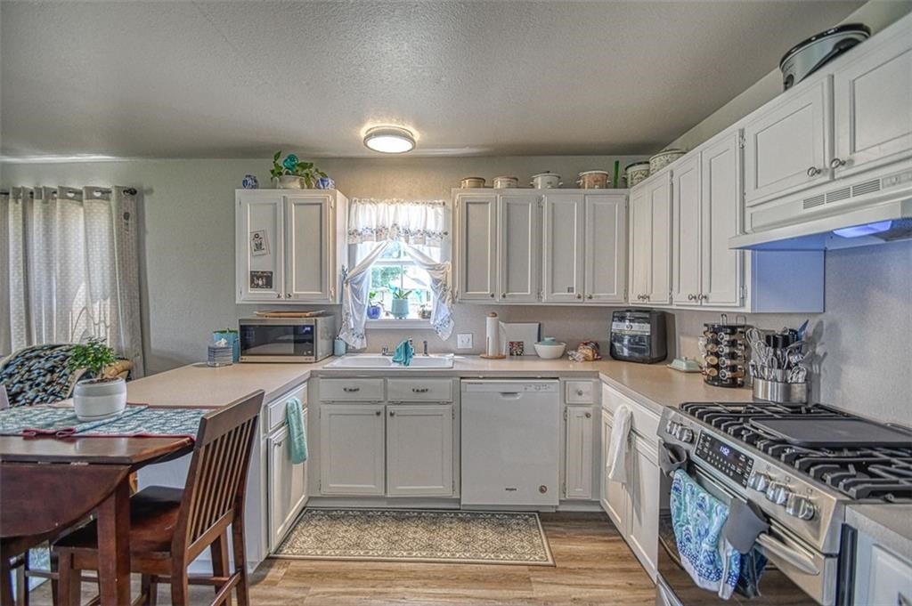 Listing images