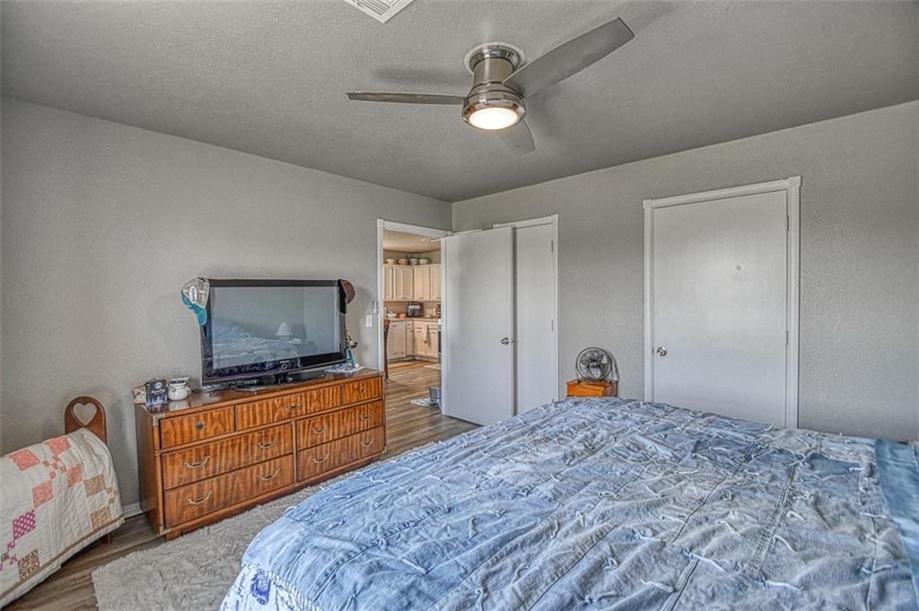 Listing images