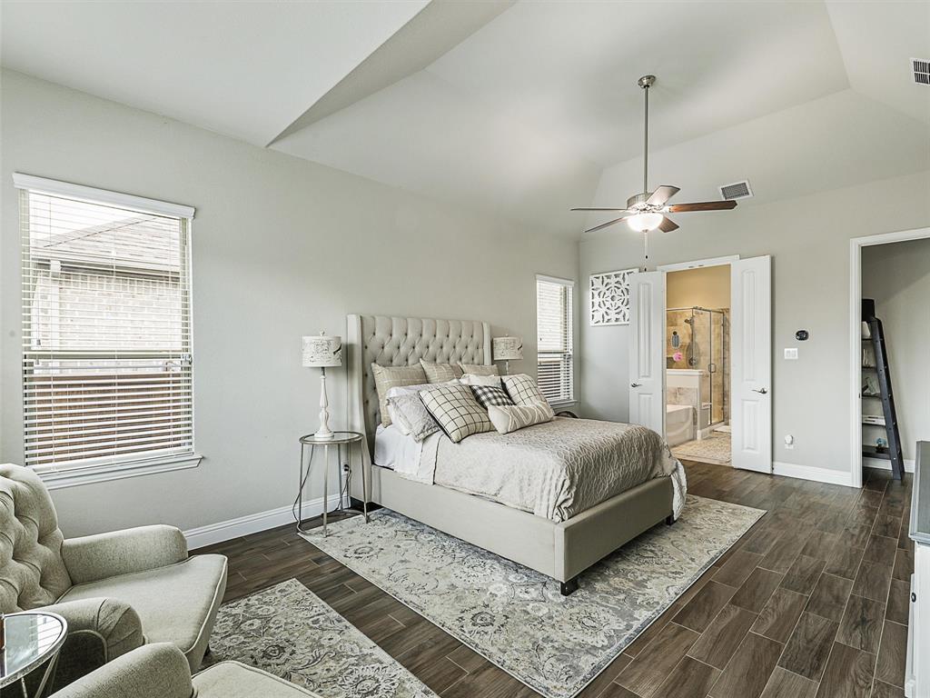 Listing images