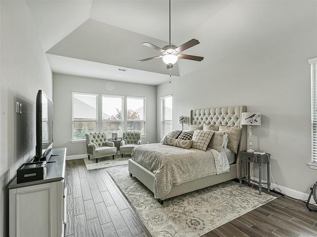 Listing images
