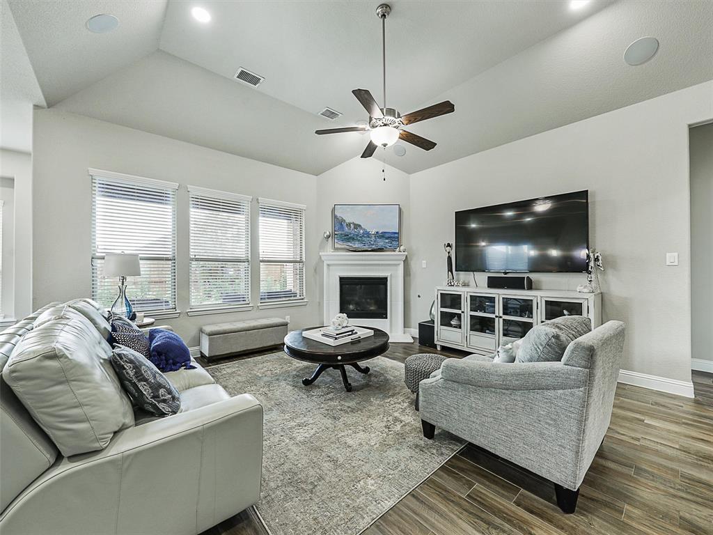 Listing images