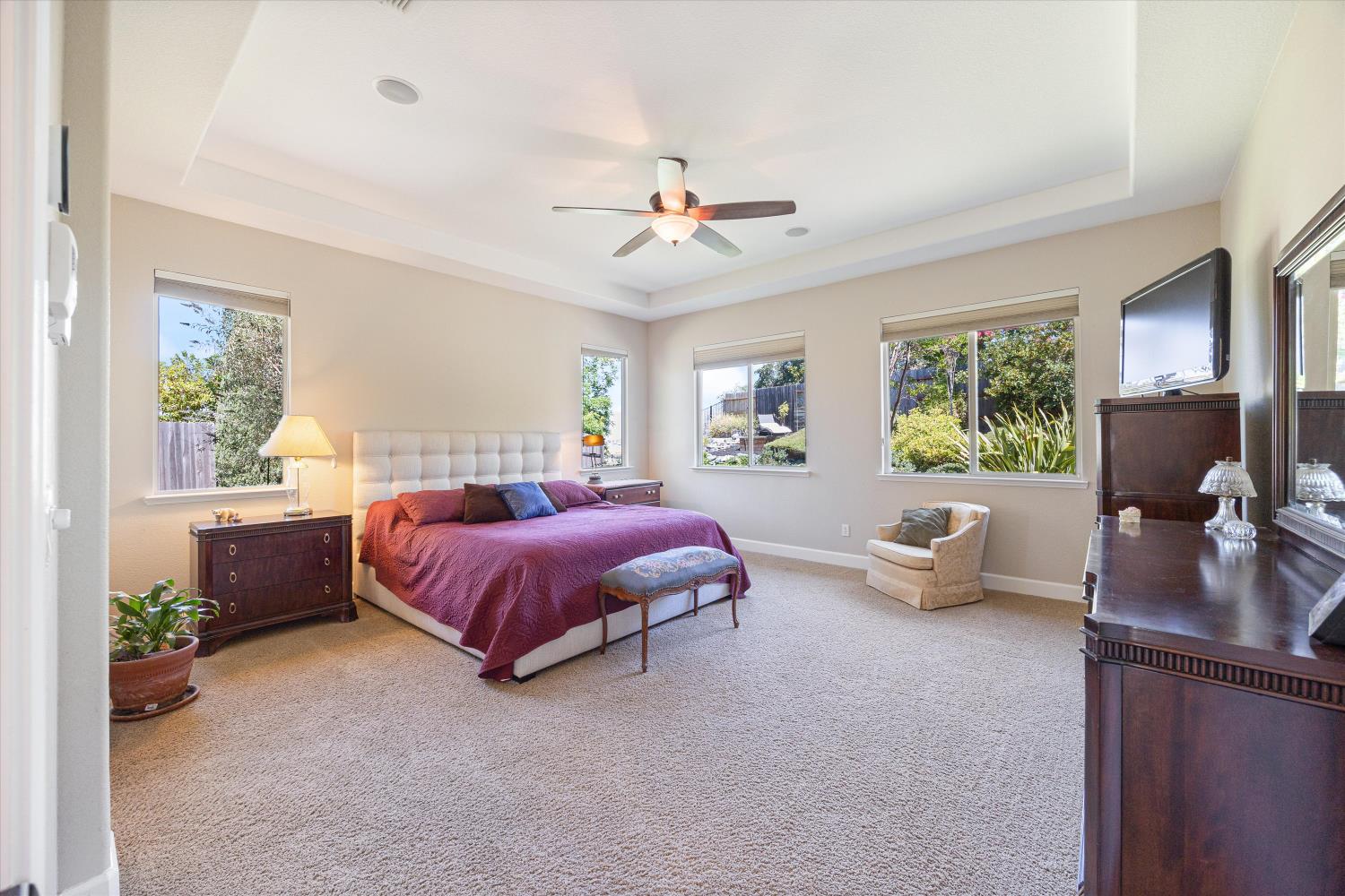 Listing images