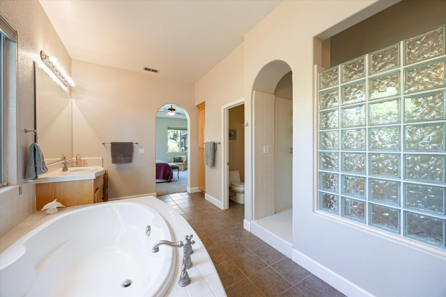 Listing images