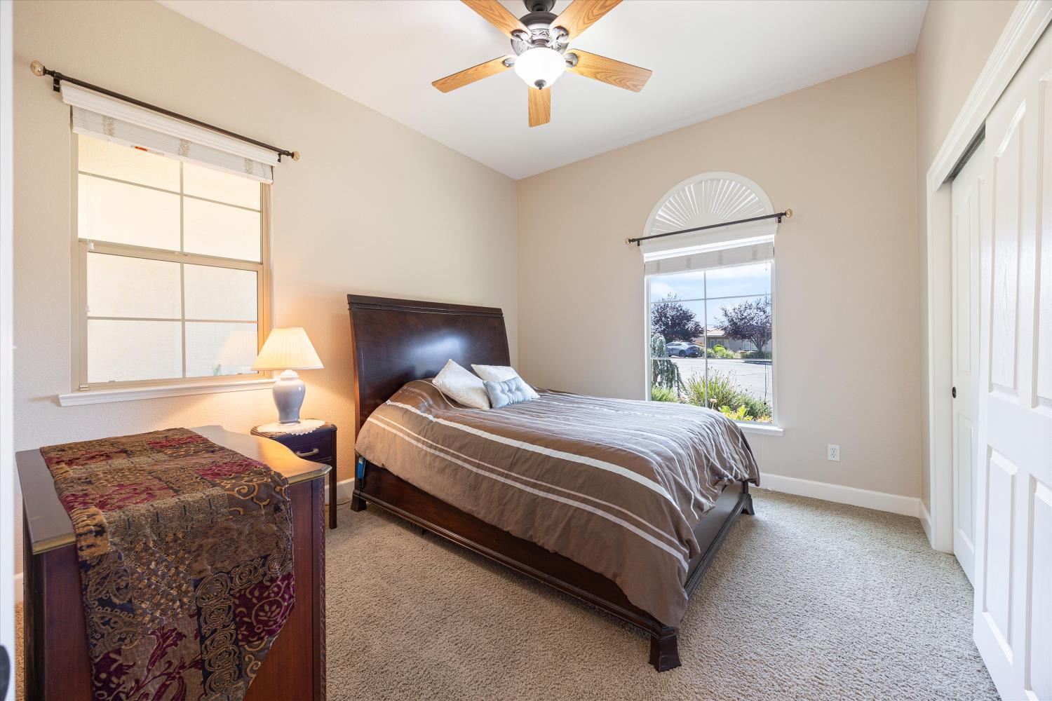 Listing images