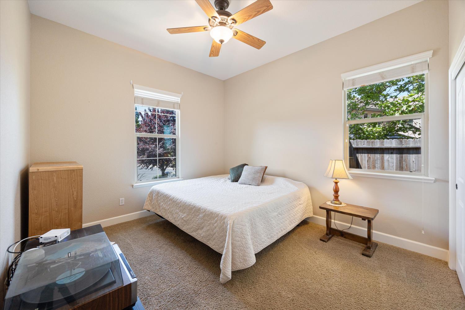 Listing images