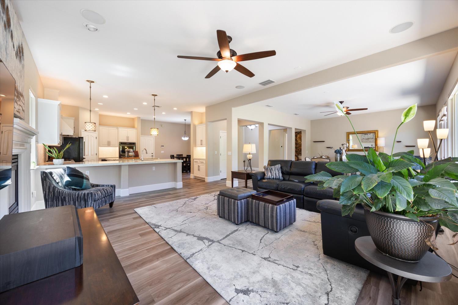 Listing images