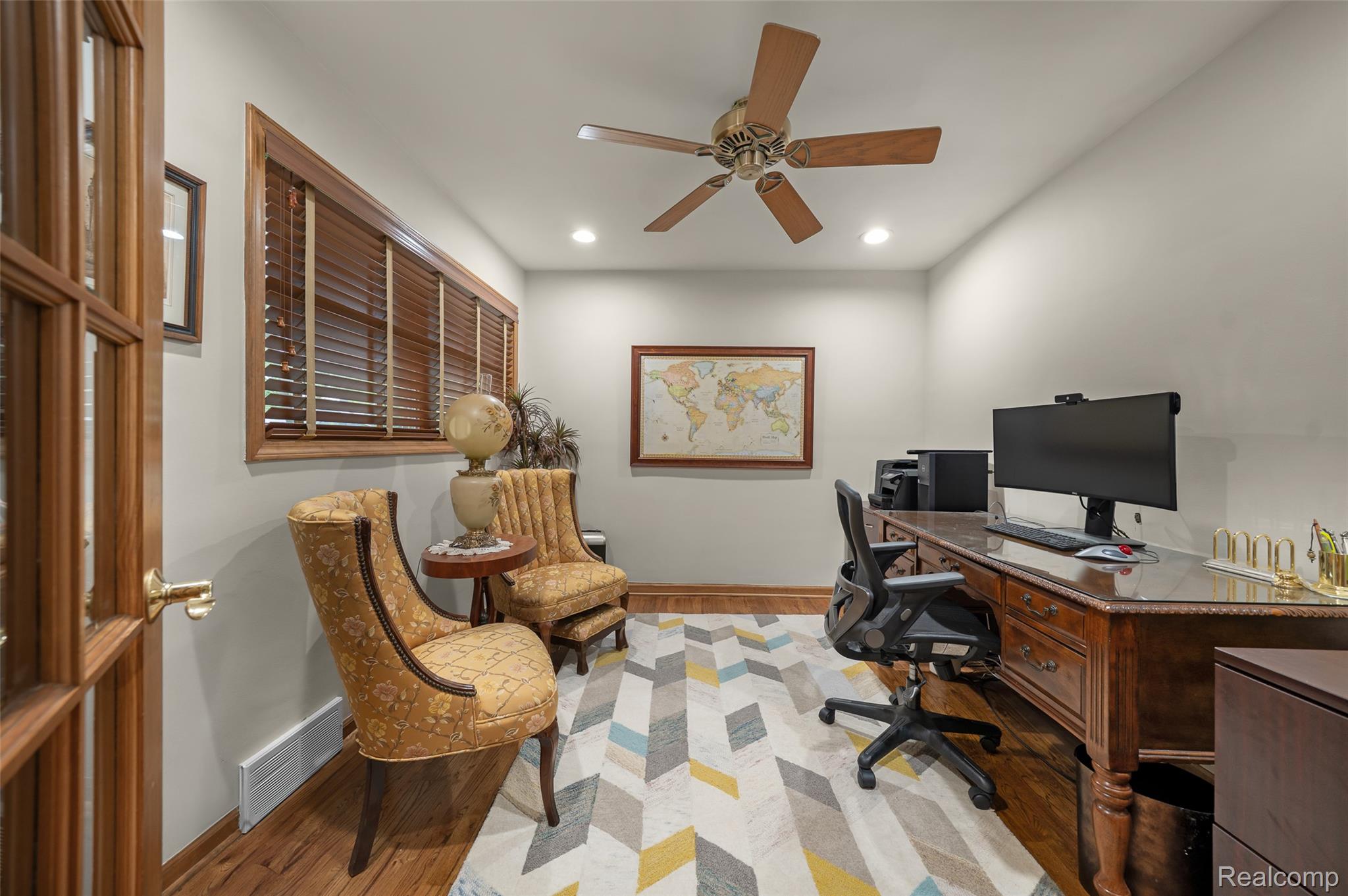 Listing images