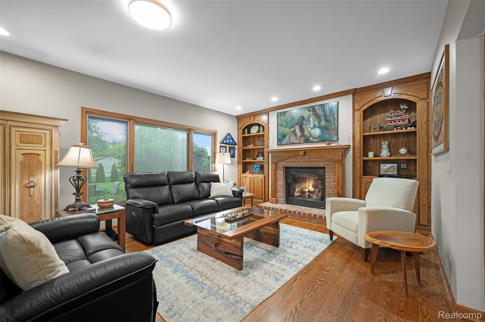 Listing images