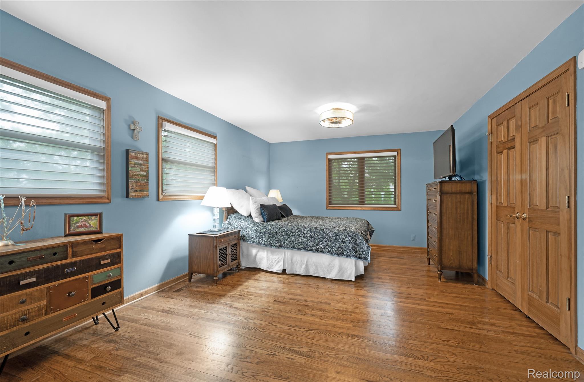 Listing images