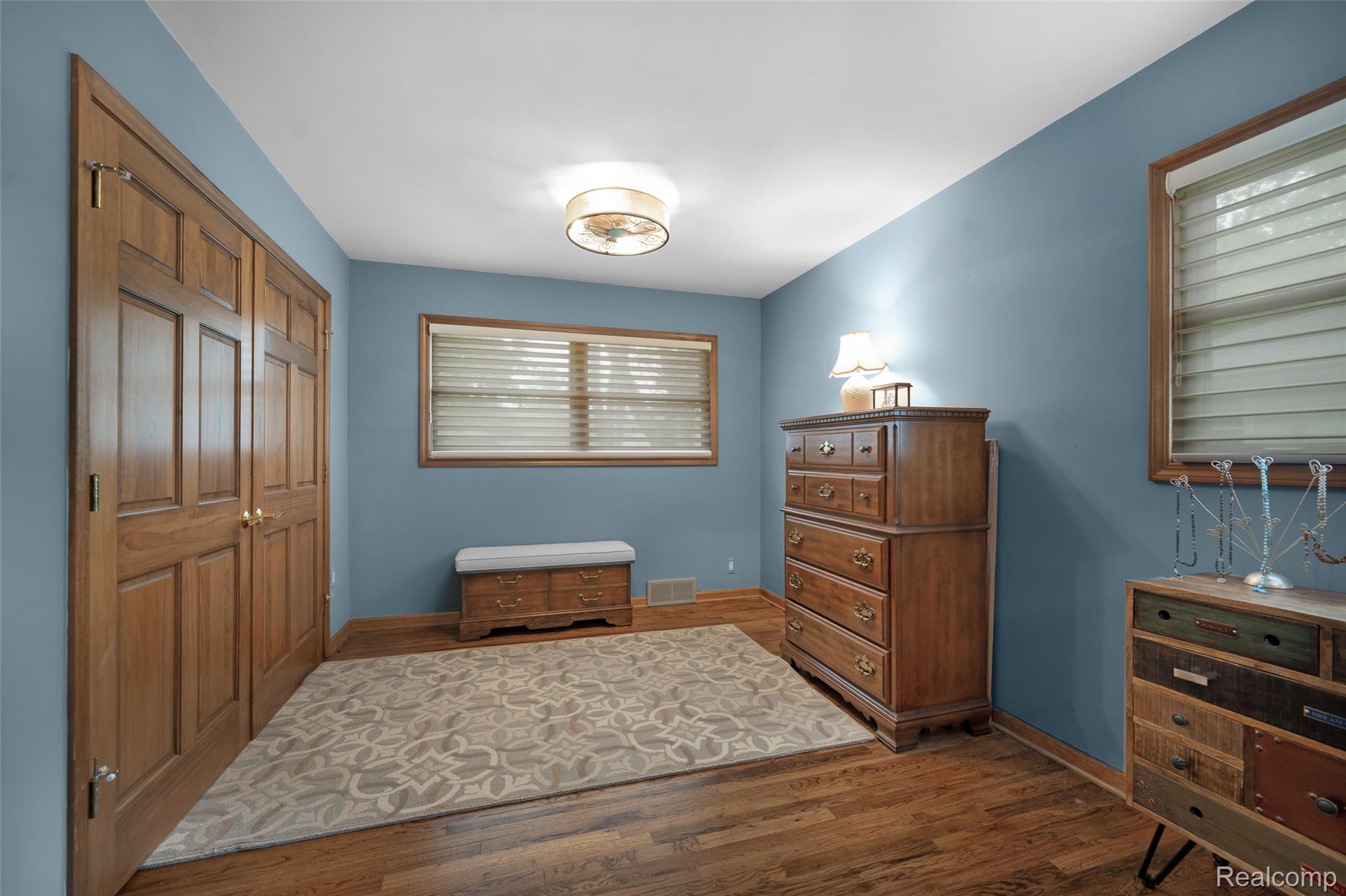Listing images