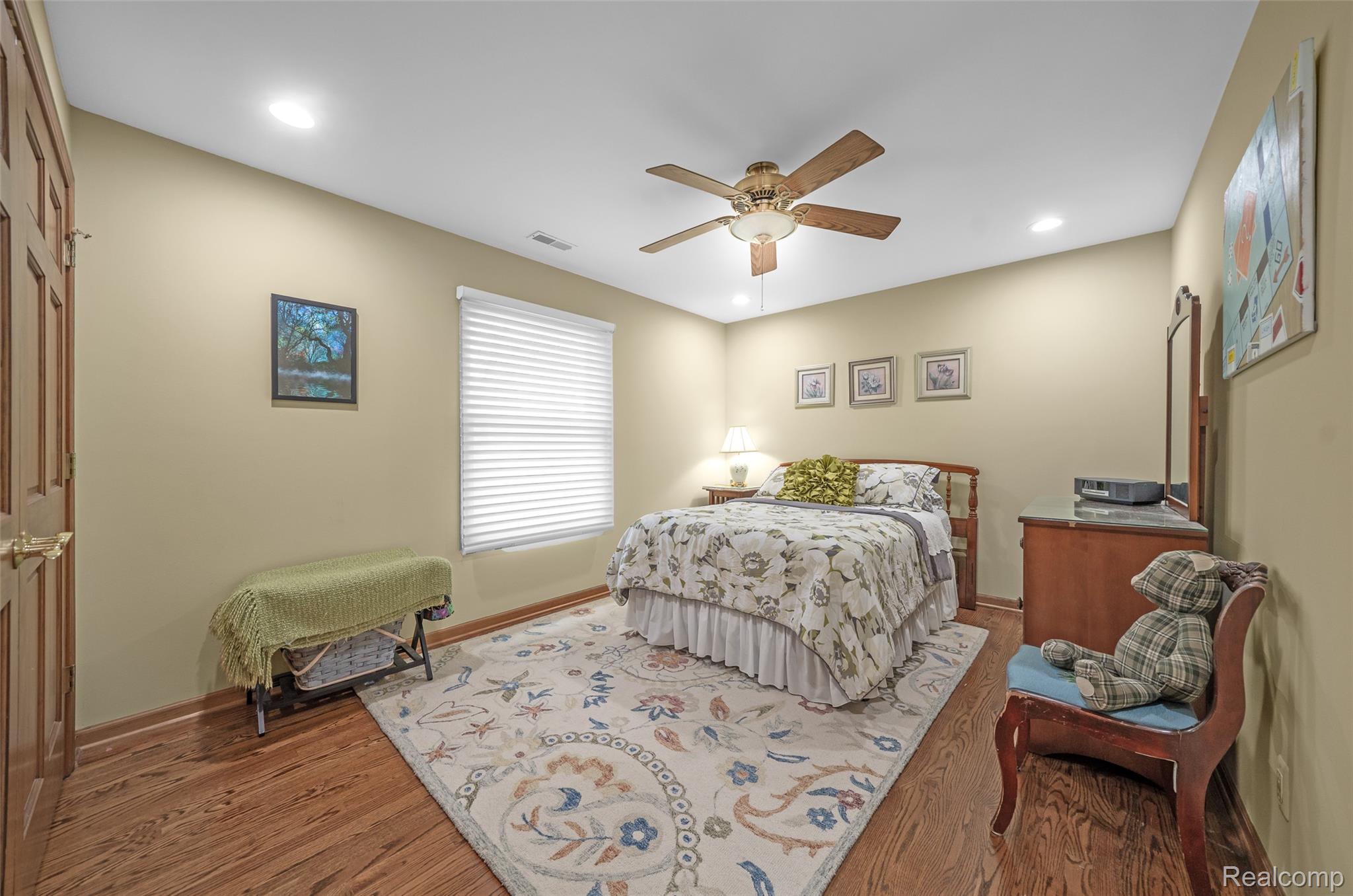 Listing images