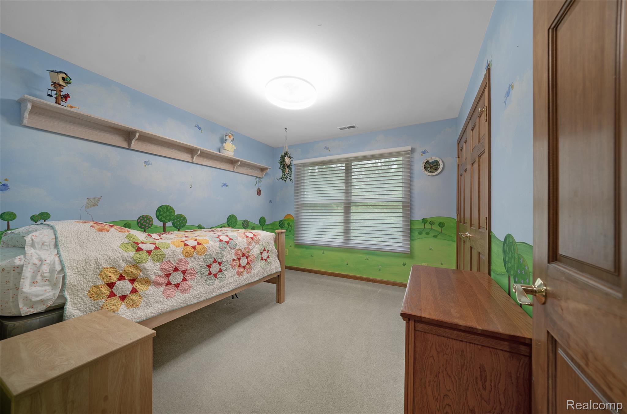 Listing images