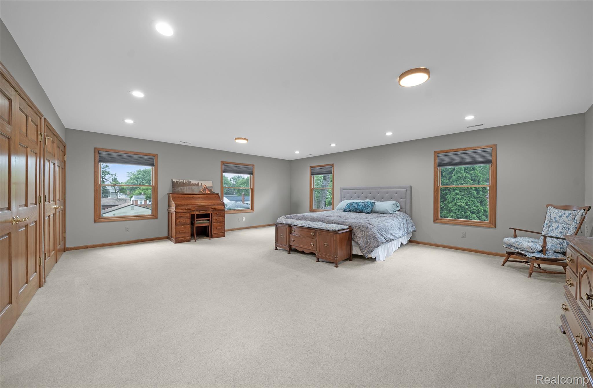 Listing images
