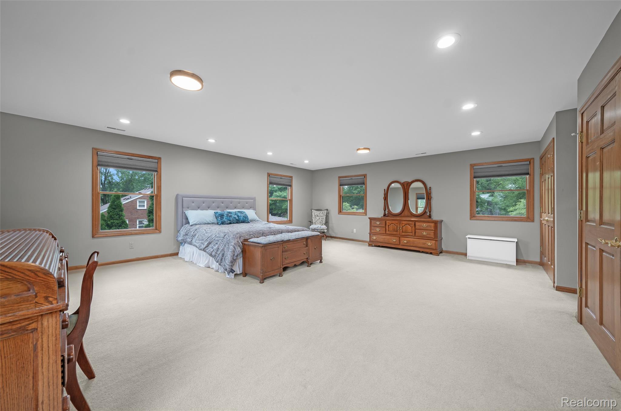 Listing images