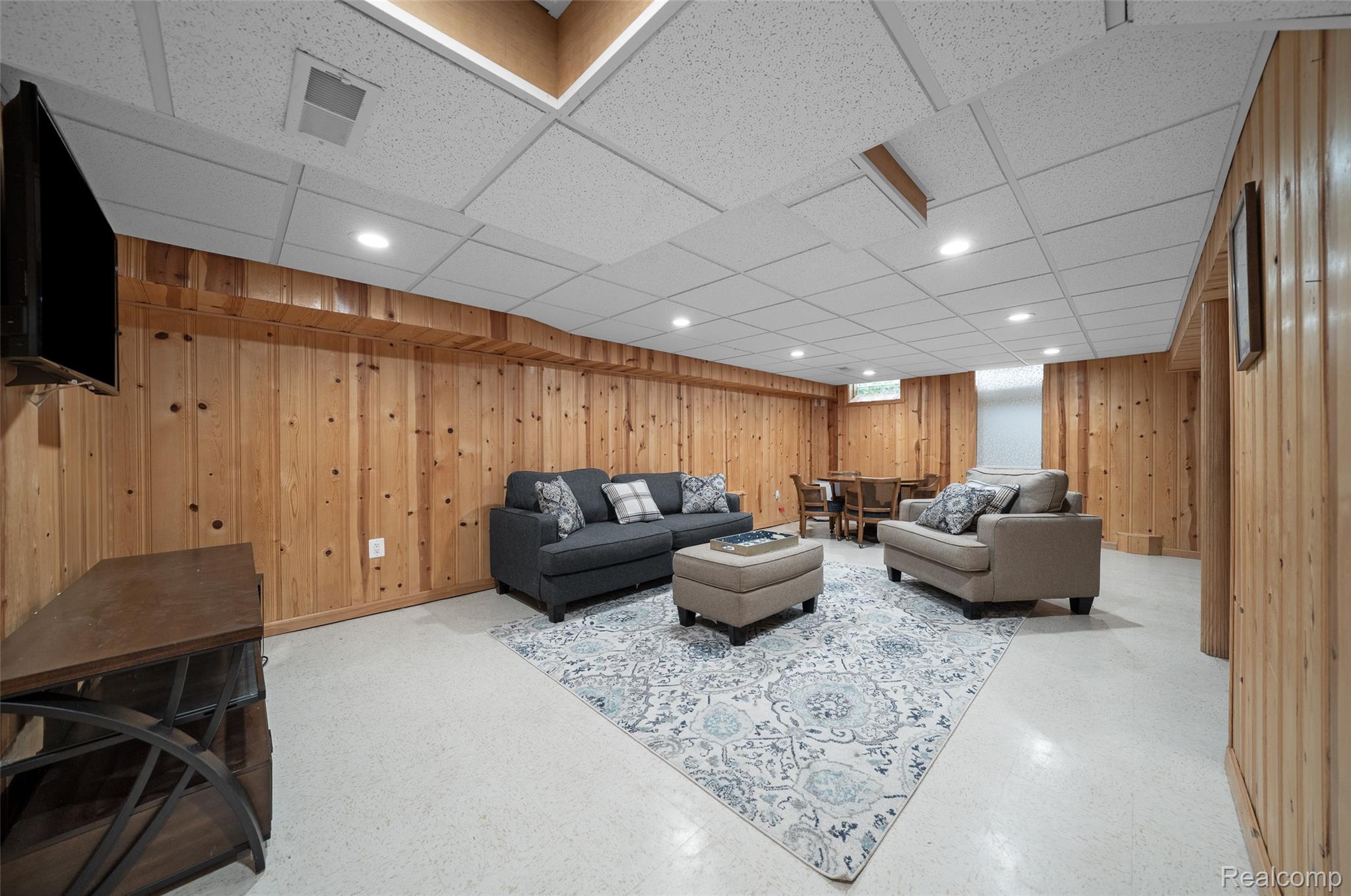 Listing images