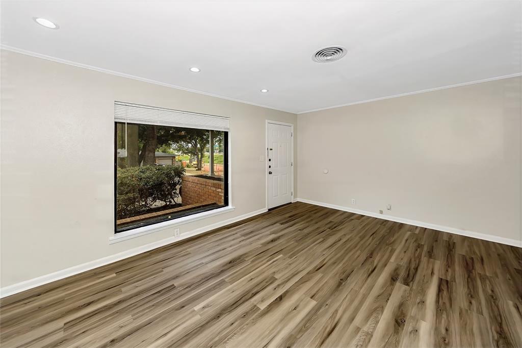 Listing images