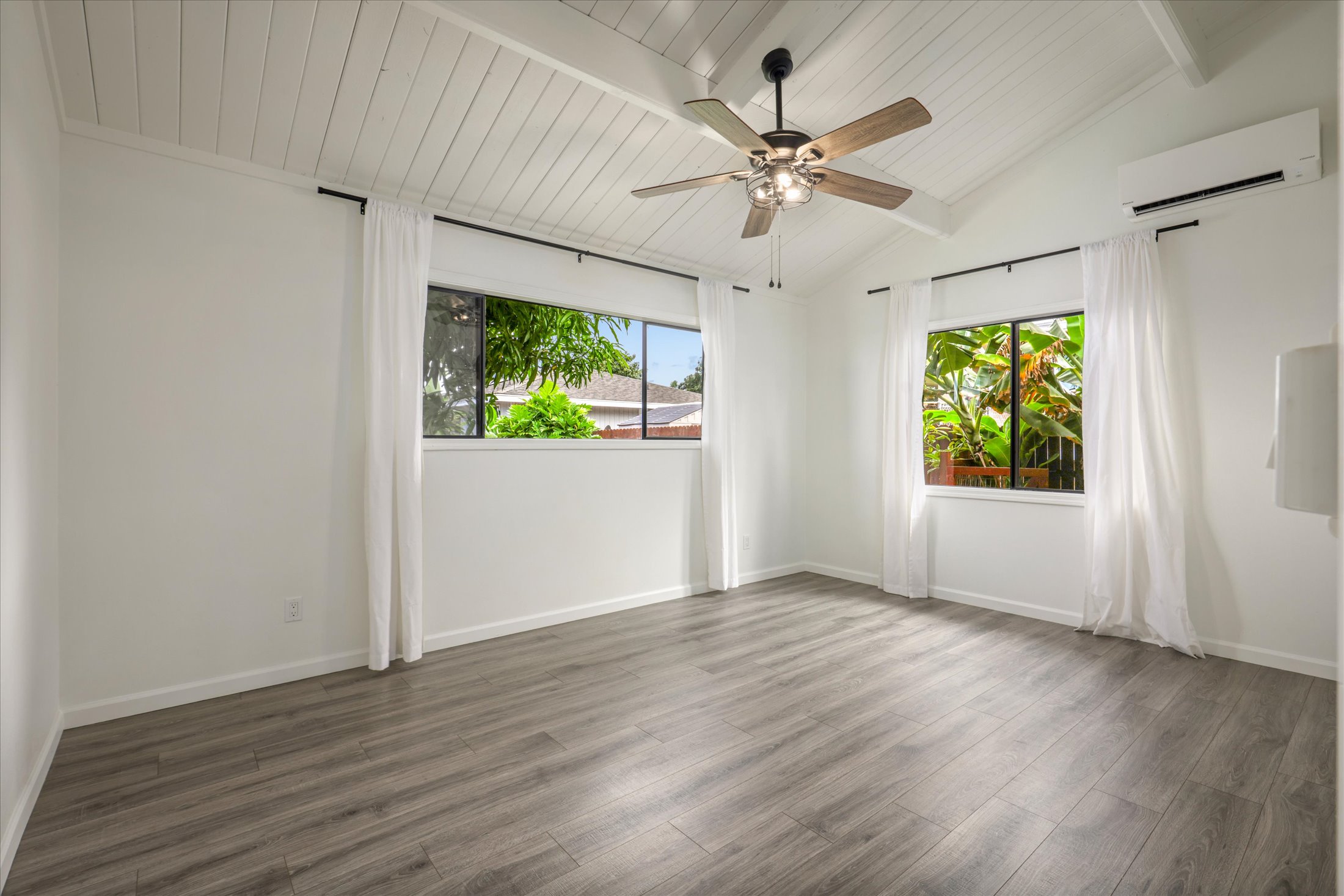 Listing images