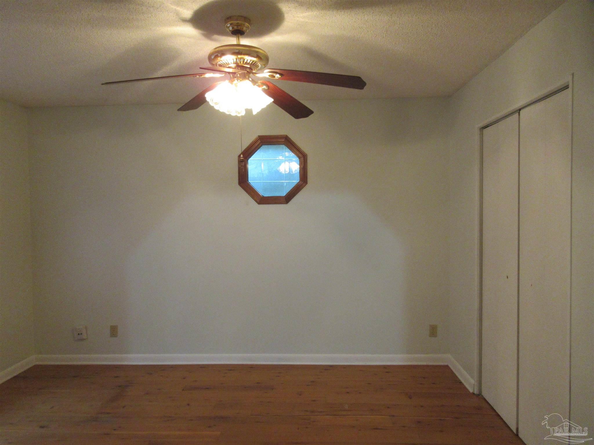 Listing images
