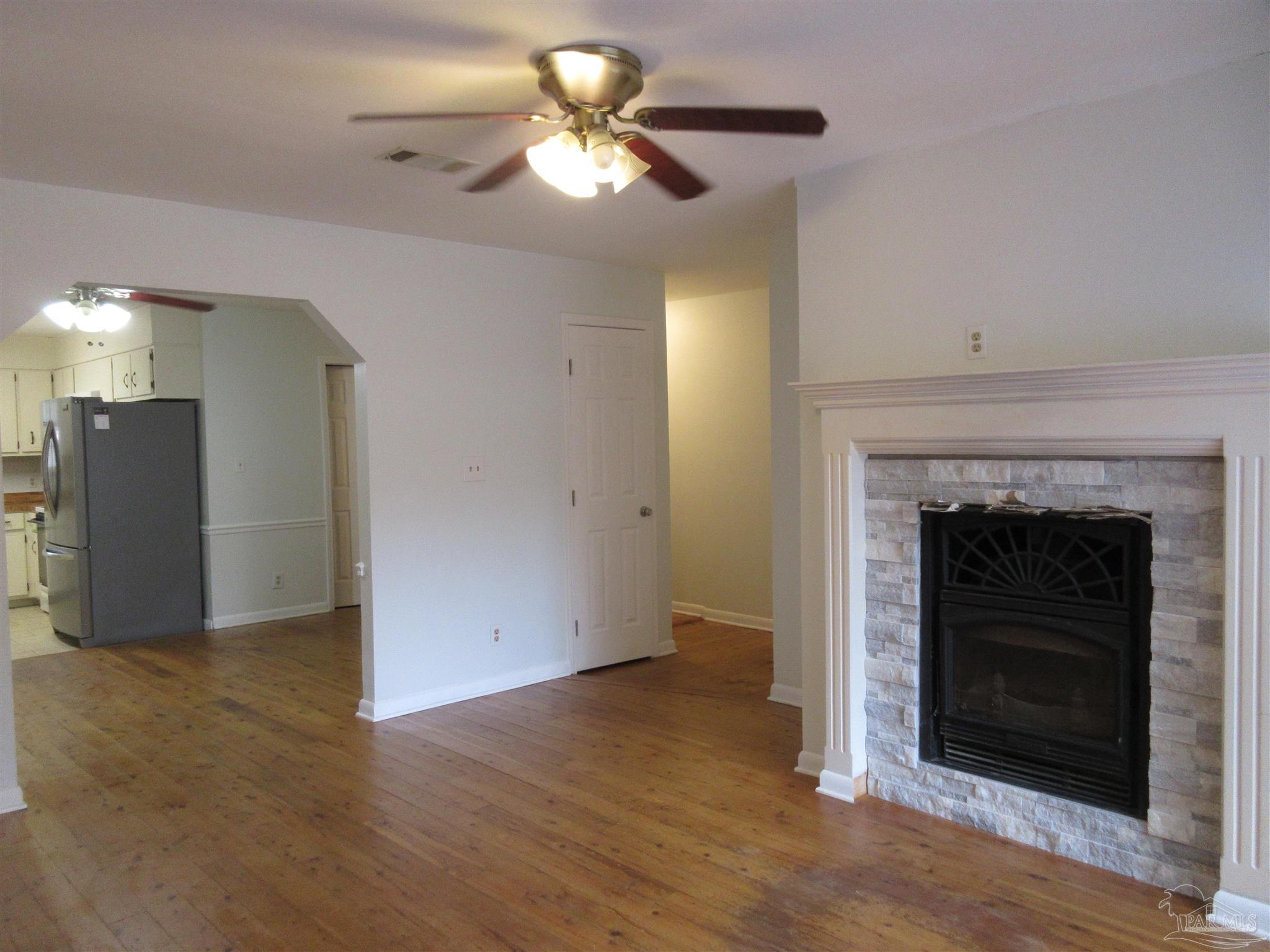 Listing images