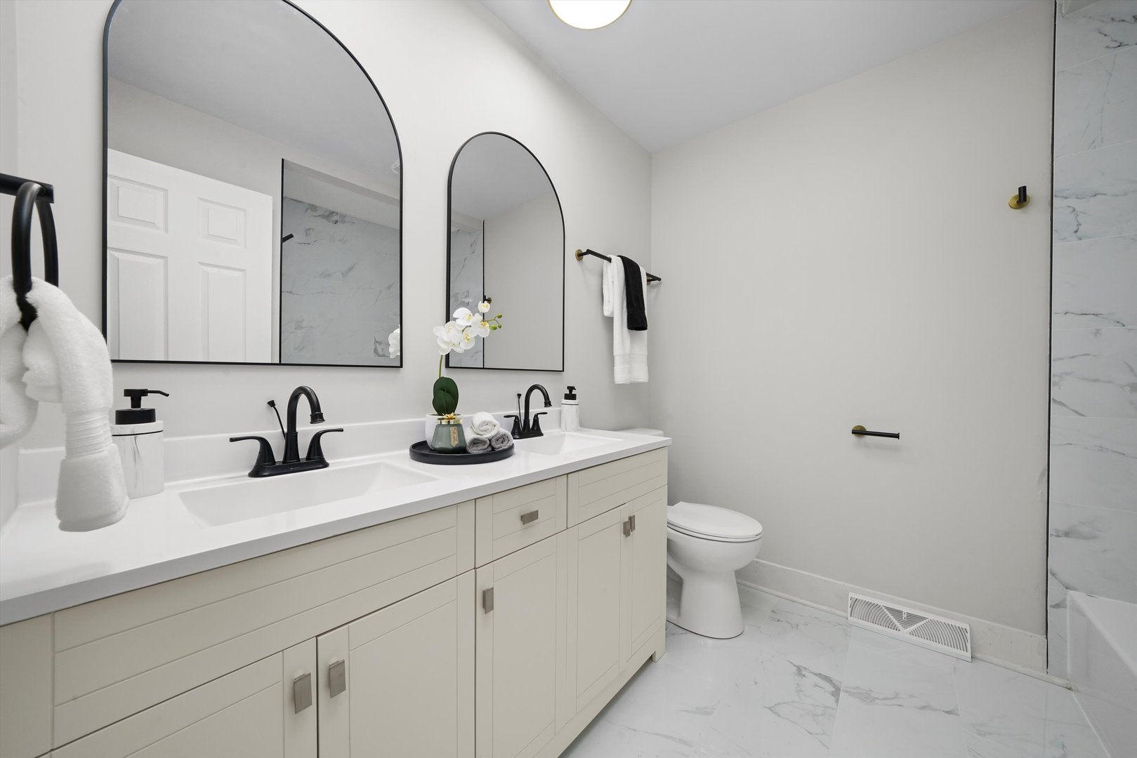 Listing images