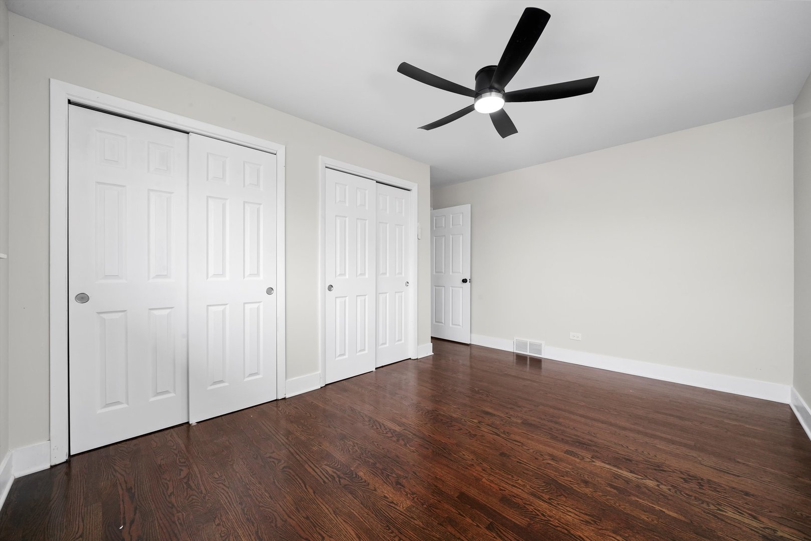 Listing images