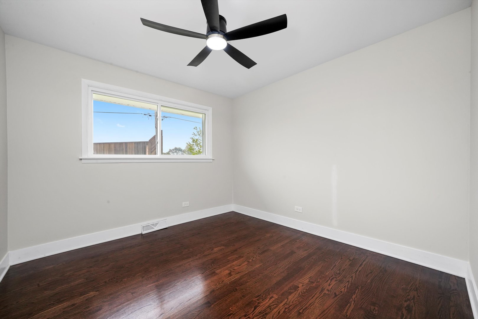 Listing images