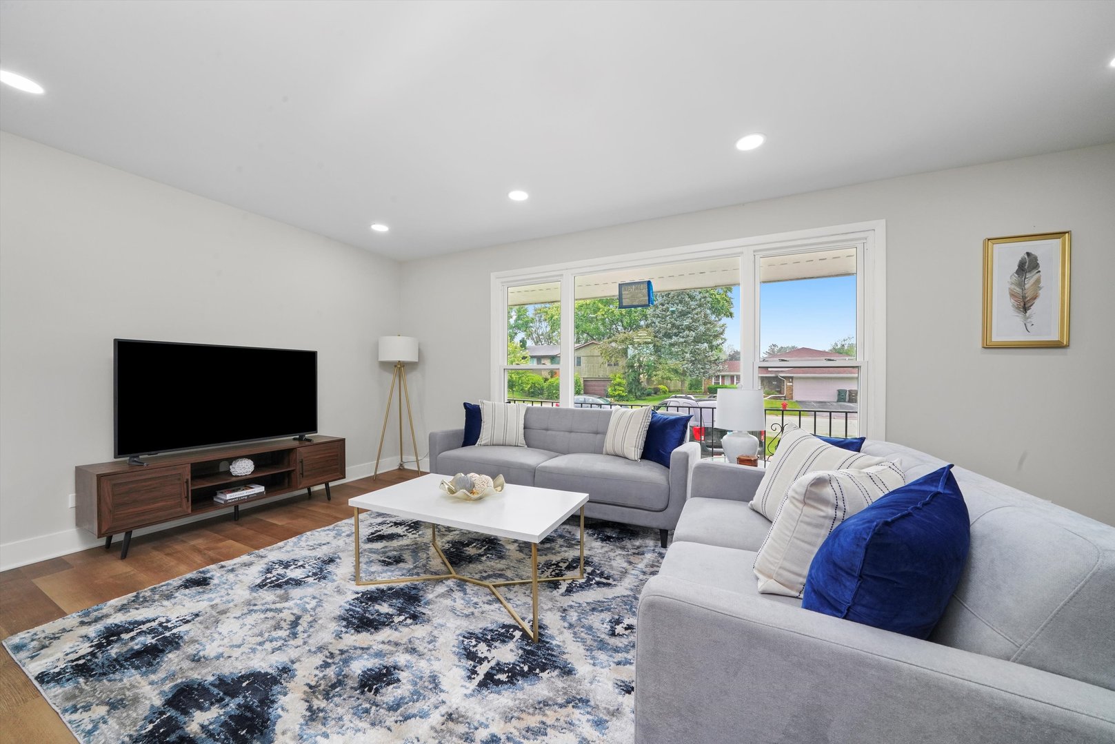 Listing images