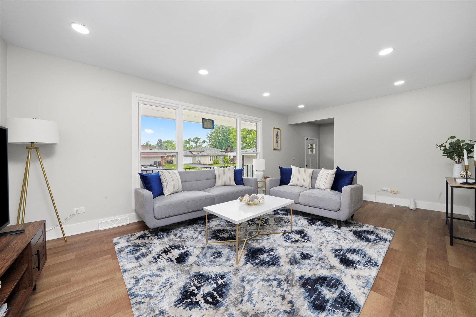 Listing images