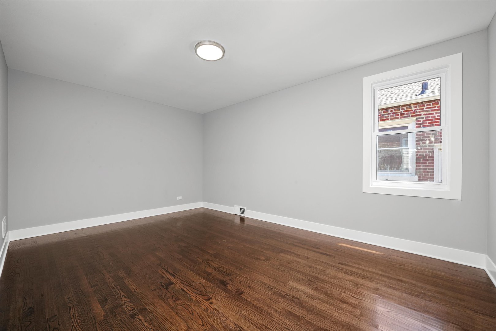 Listing images