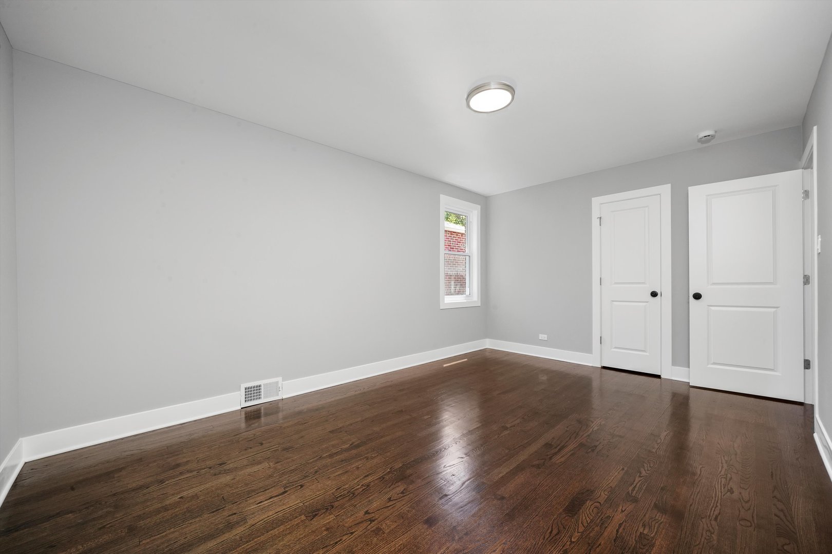 Listing images