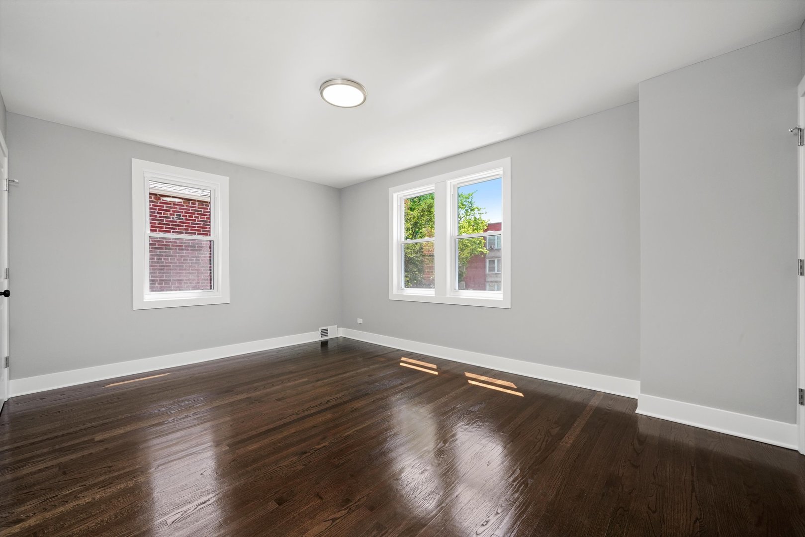 Listing images