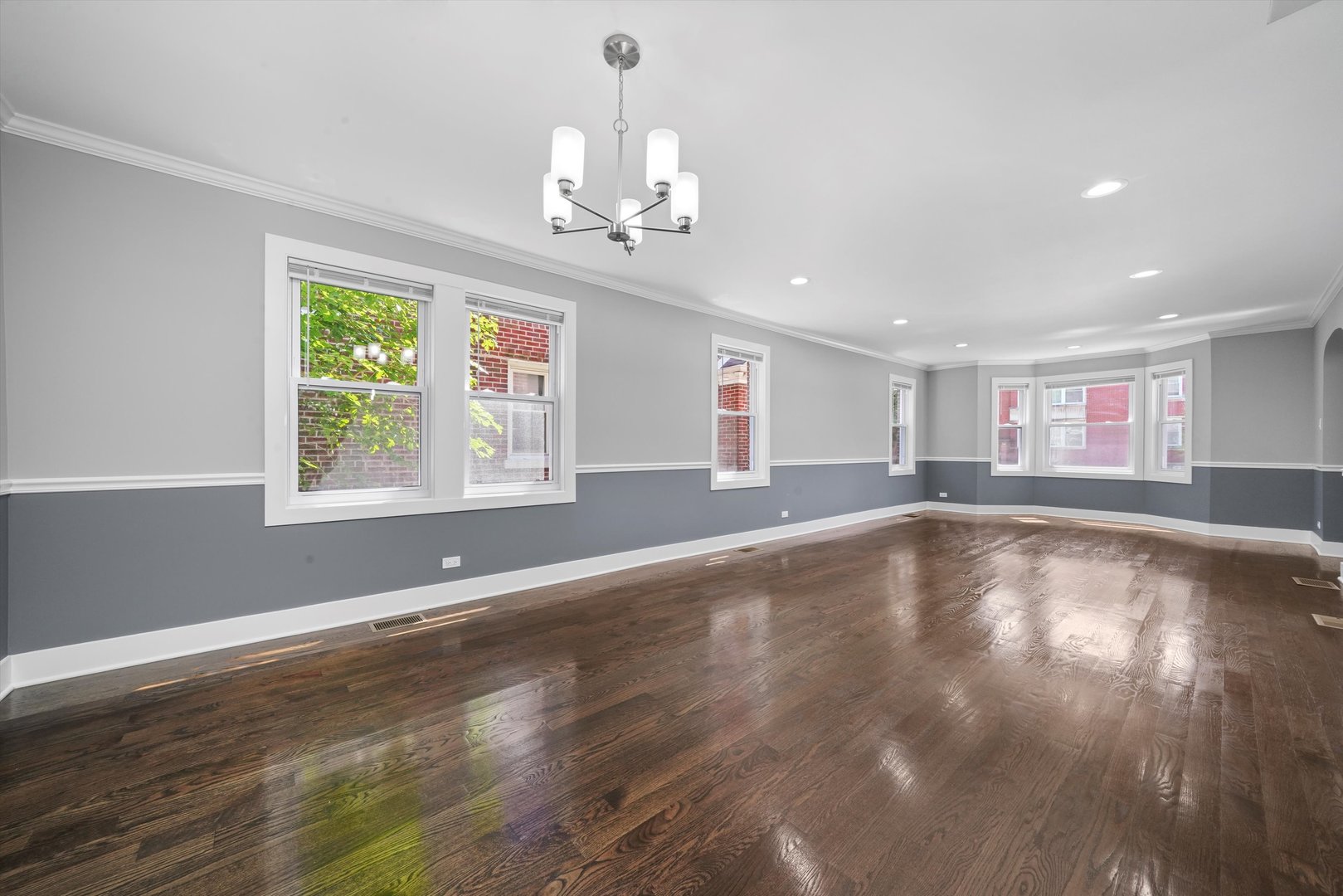 Listing images
