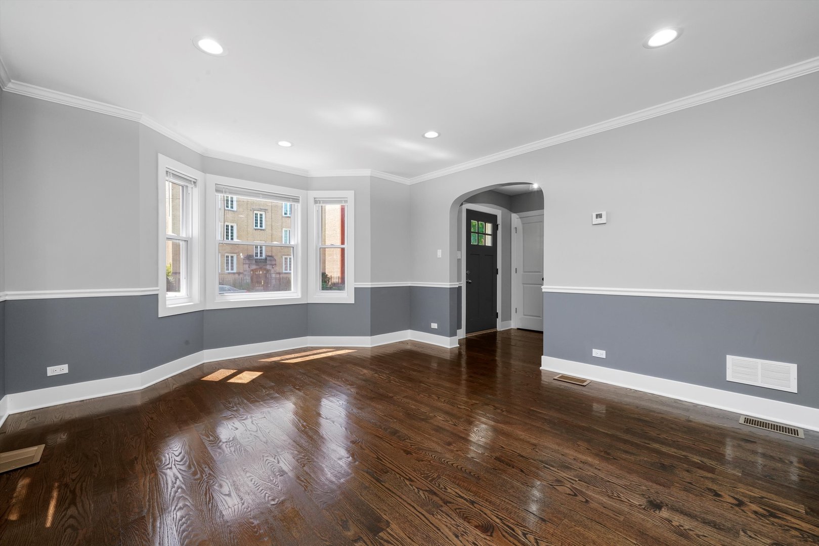 Listing images