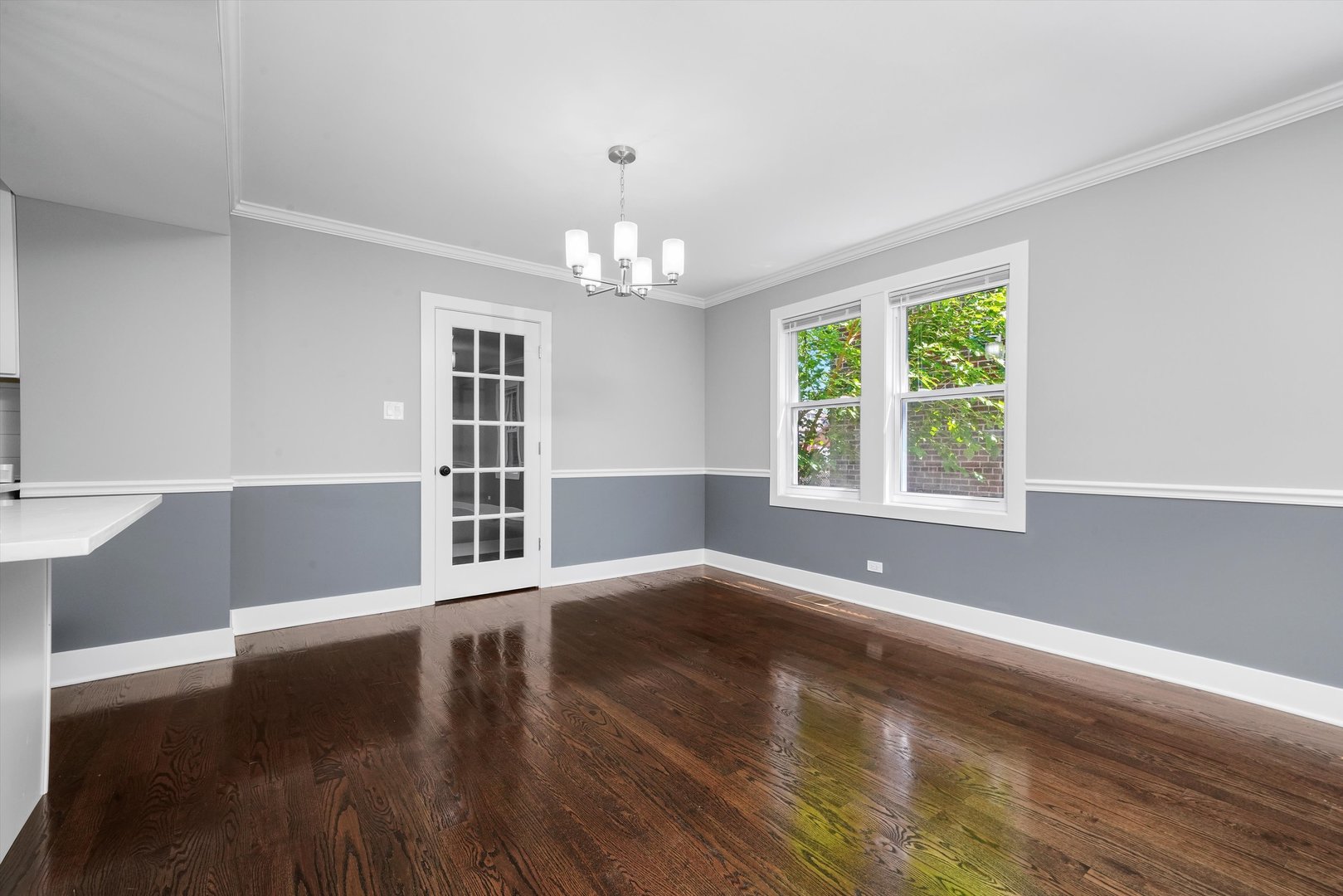 Listing images