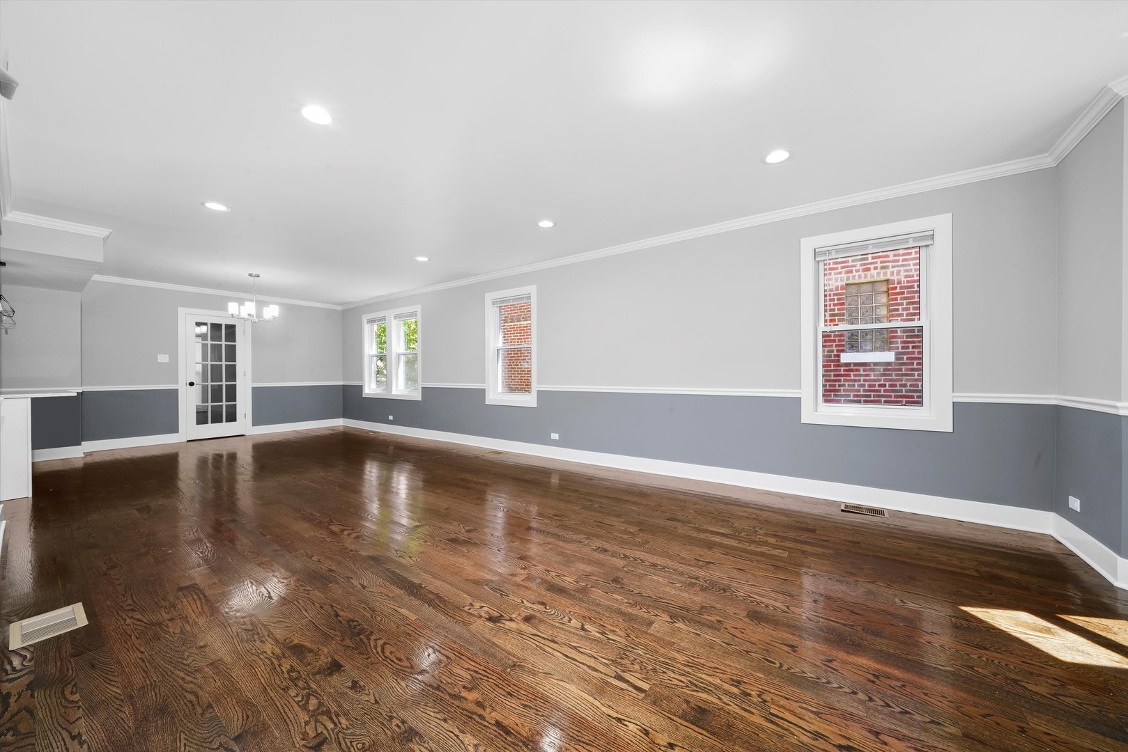 Listing images