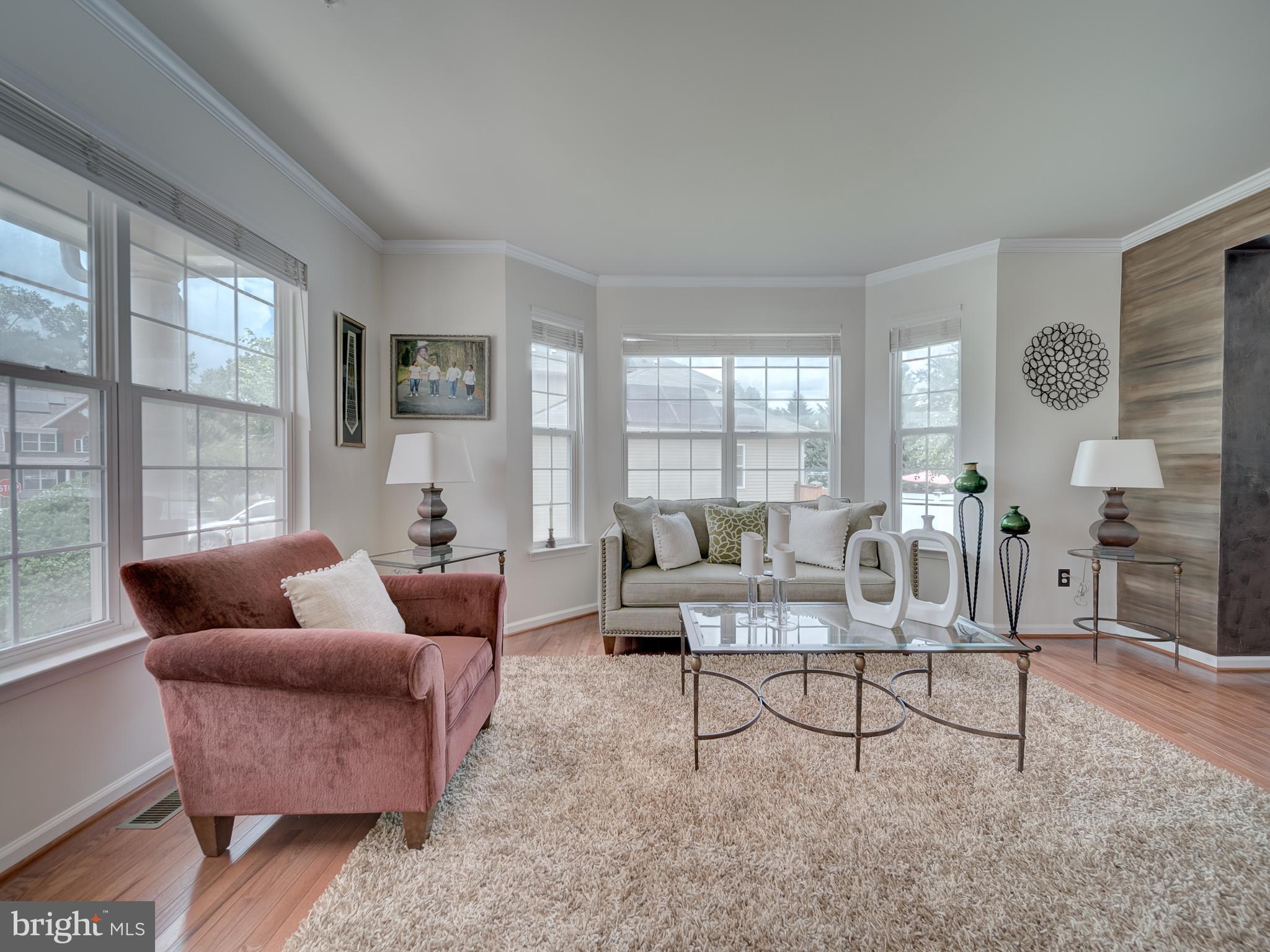 Listing images