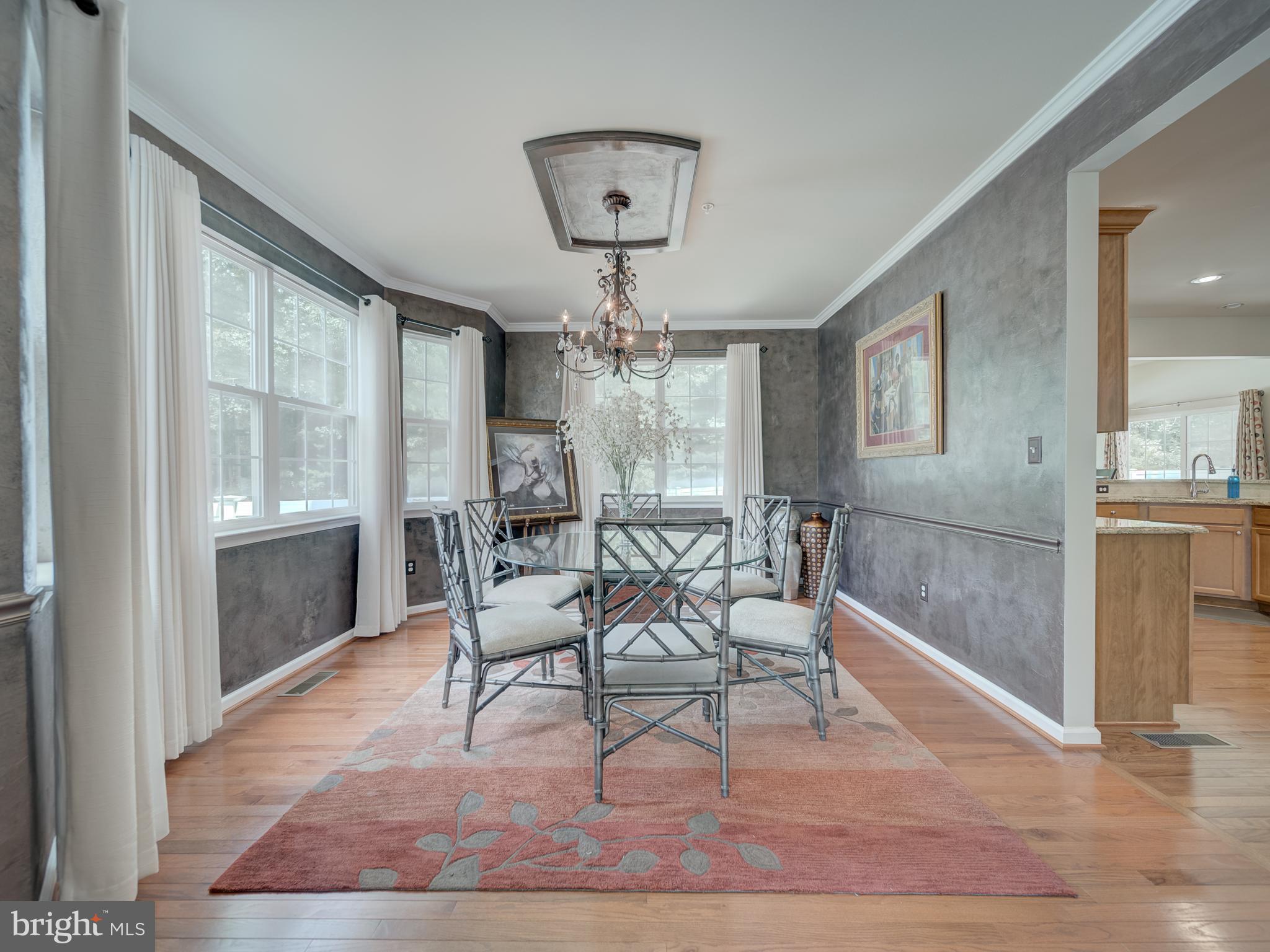 Listing images