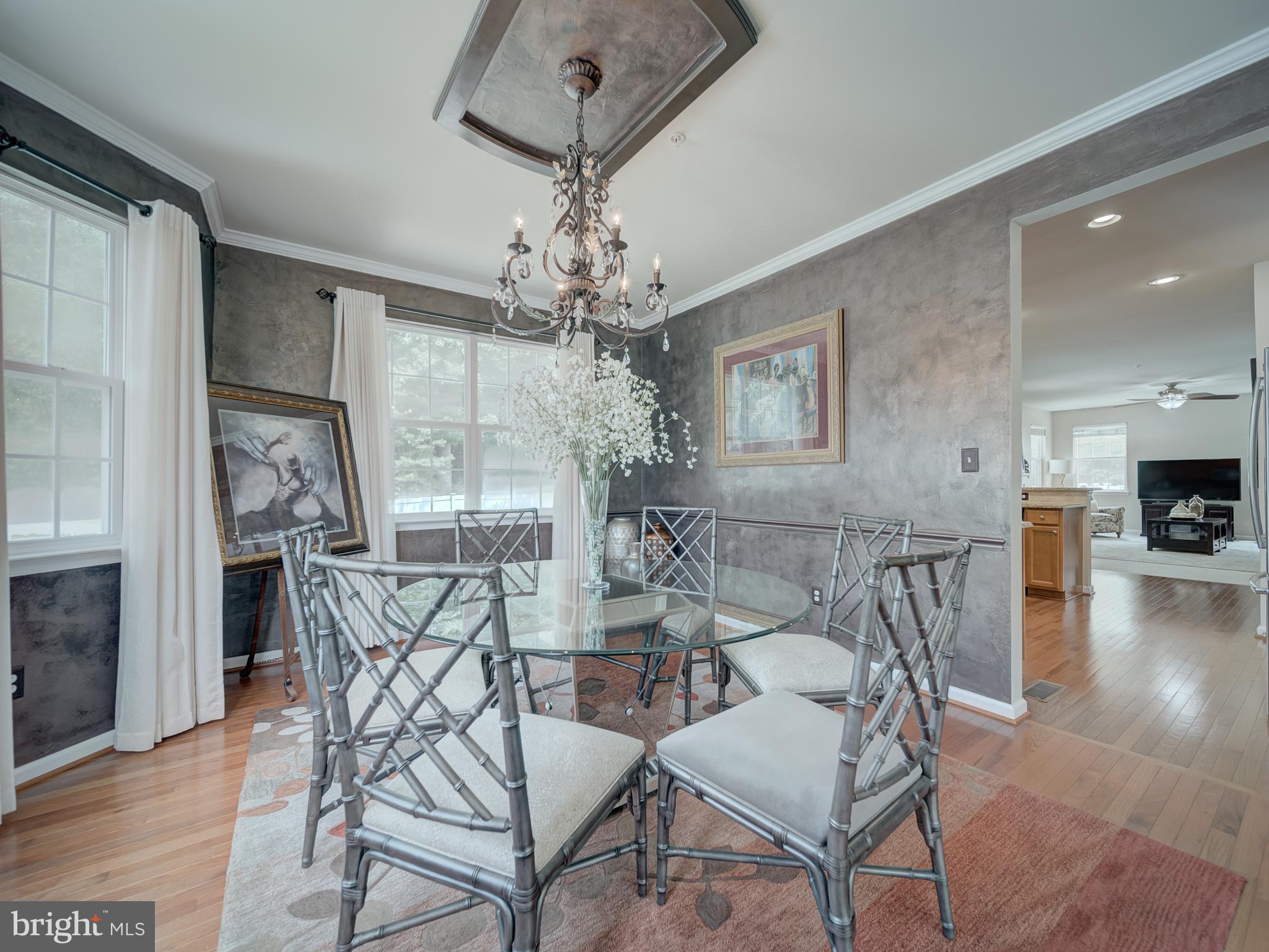 Listing images