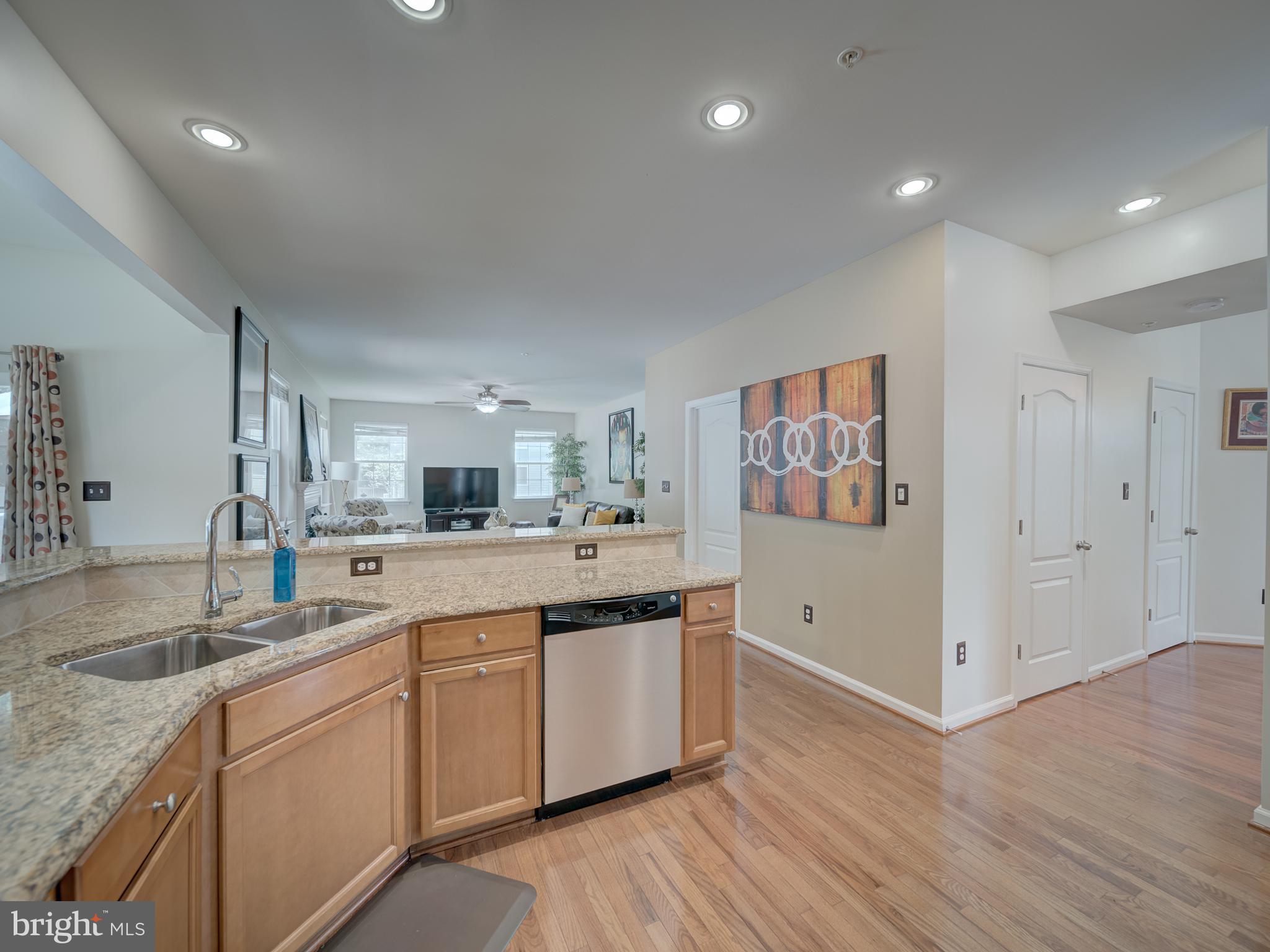 Listing images