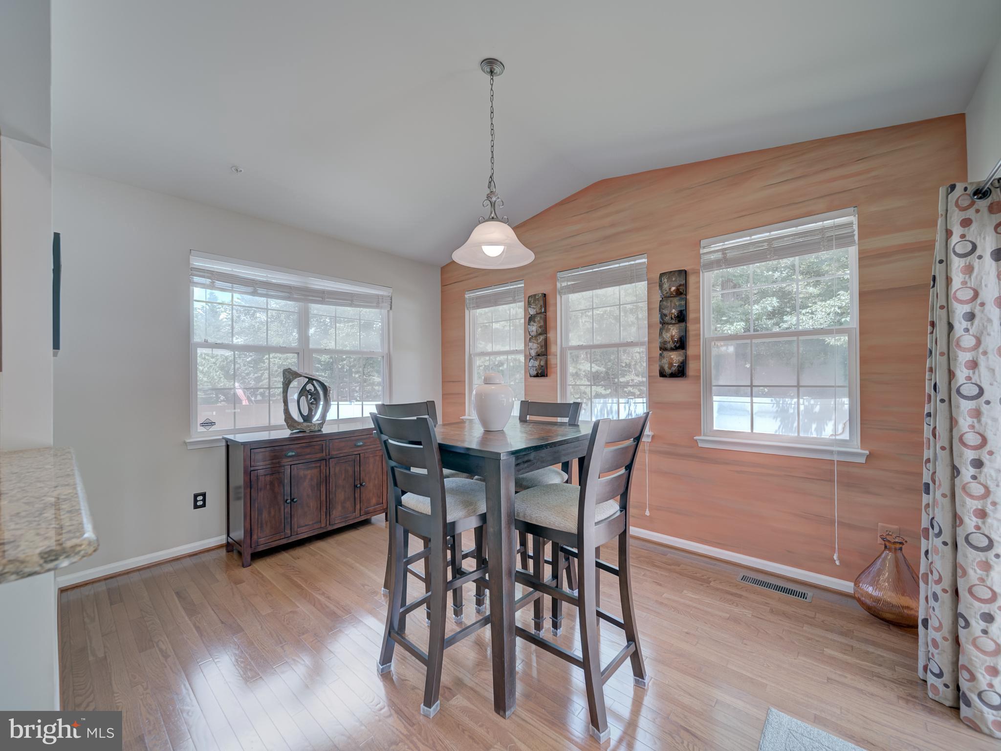 Listing images