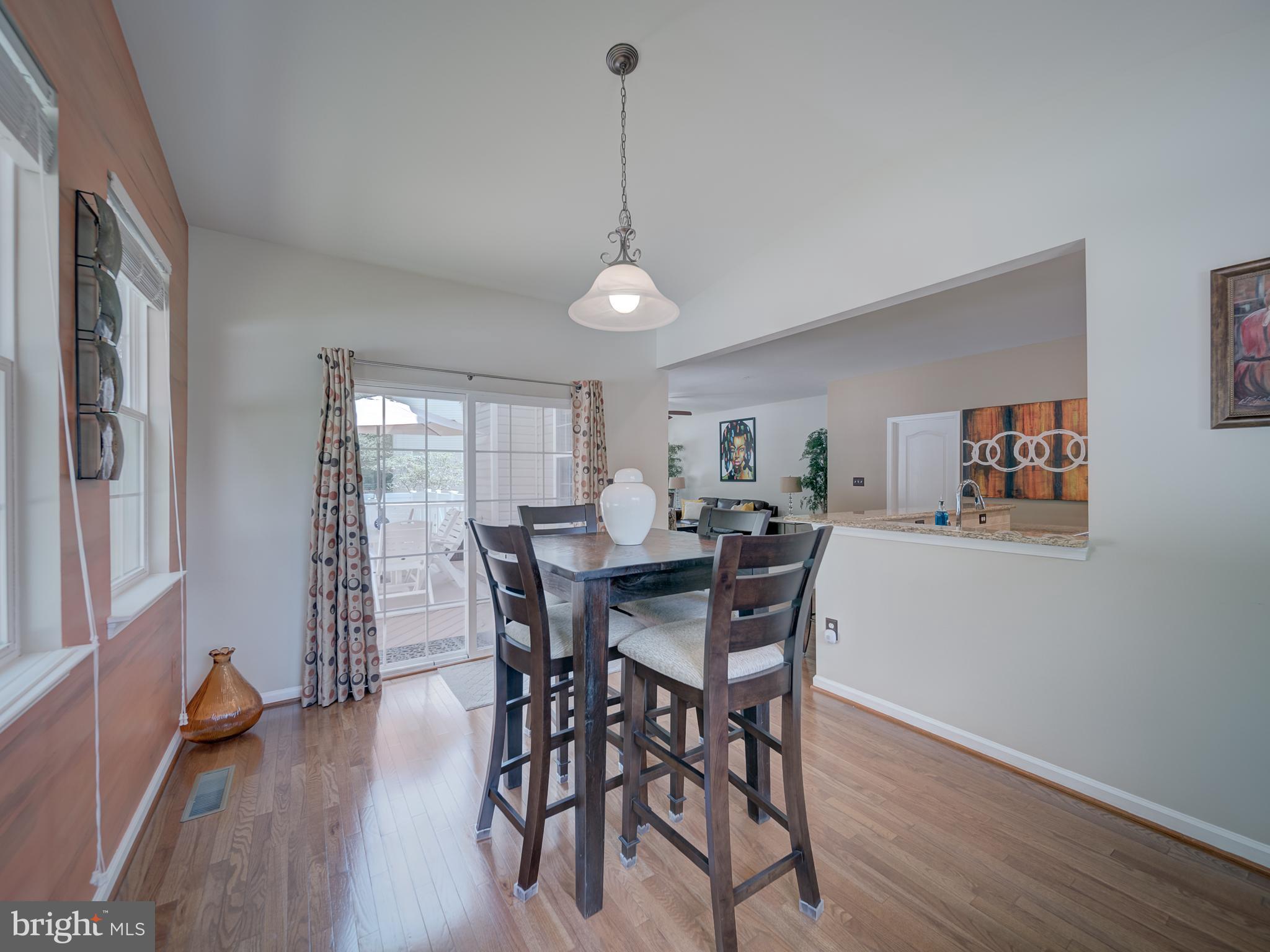 Listing images