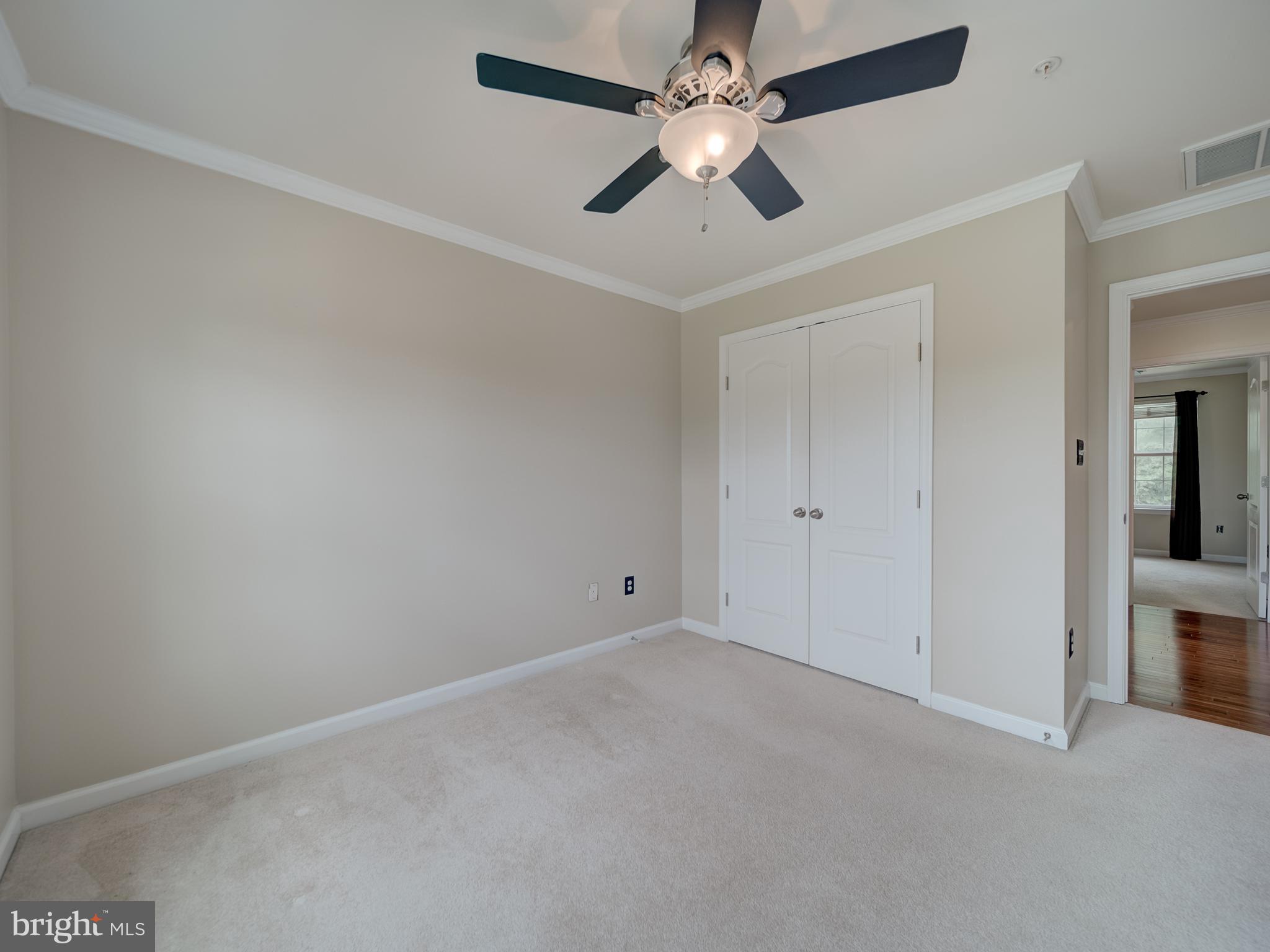 Listing images