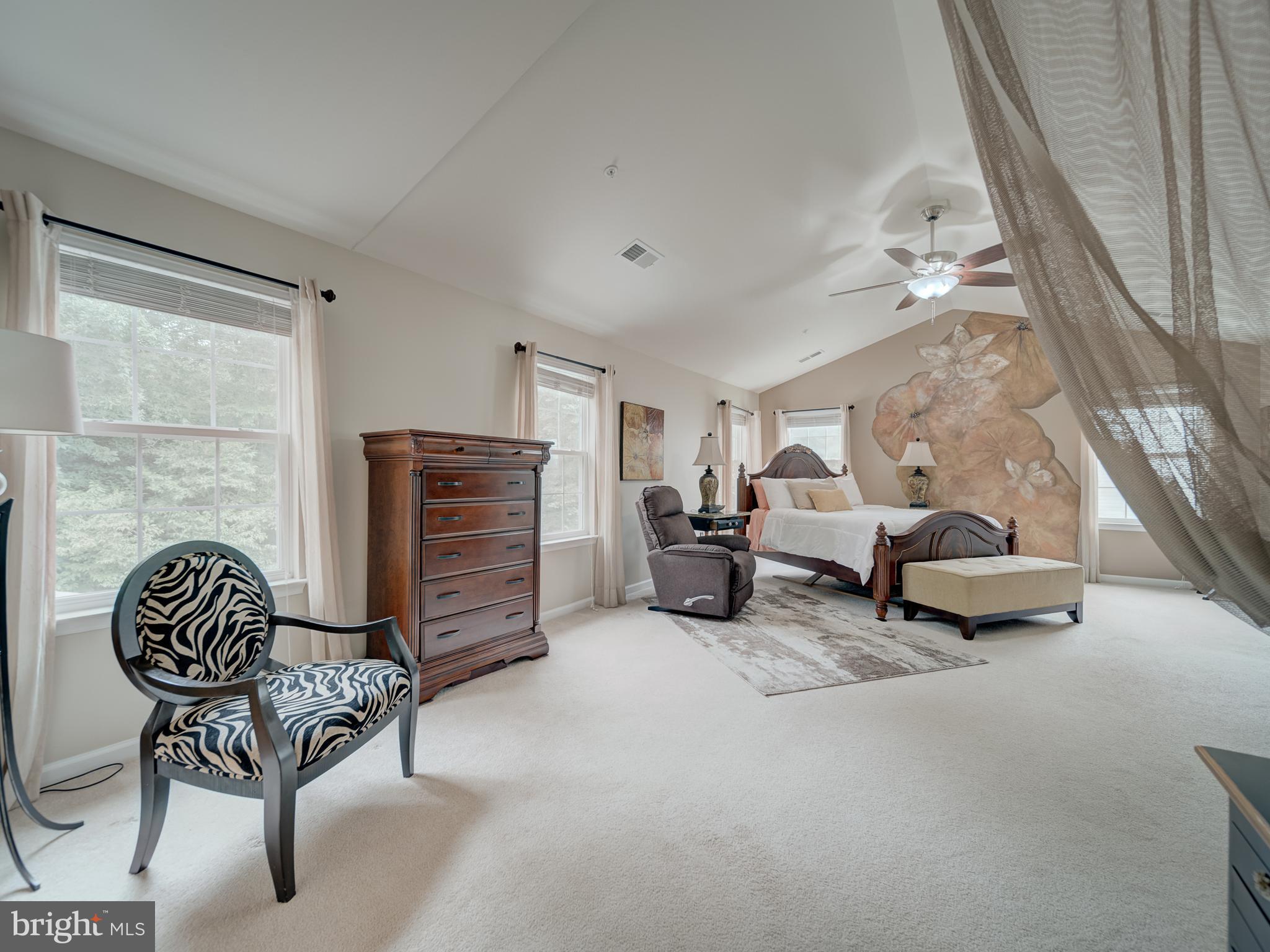 Listing images