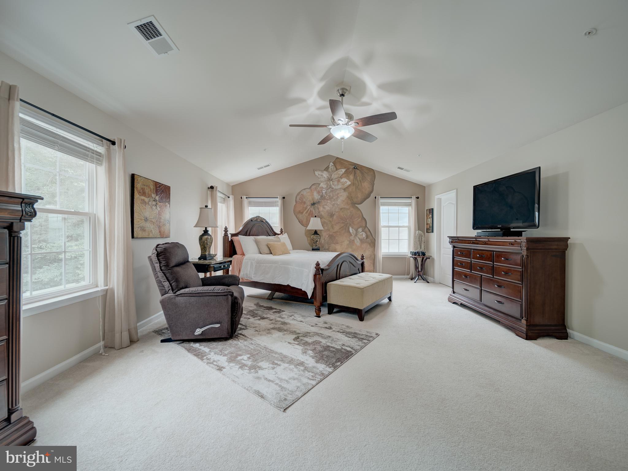Listing images